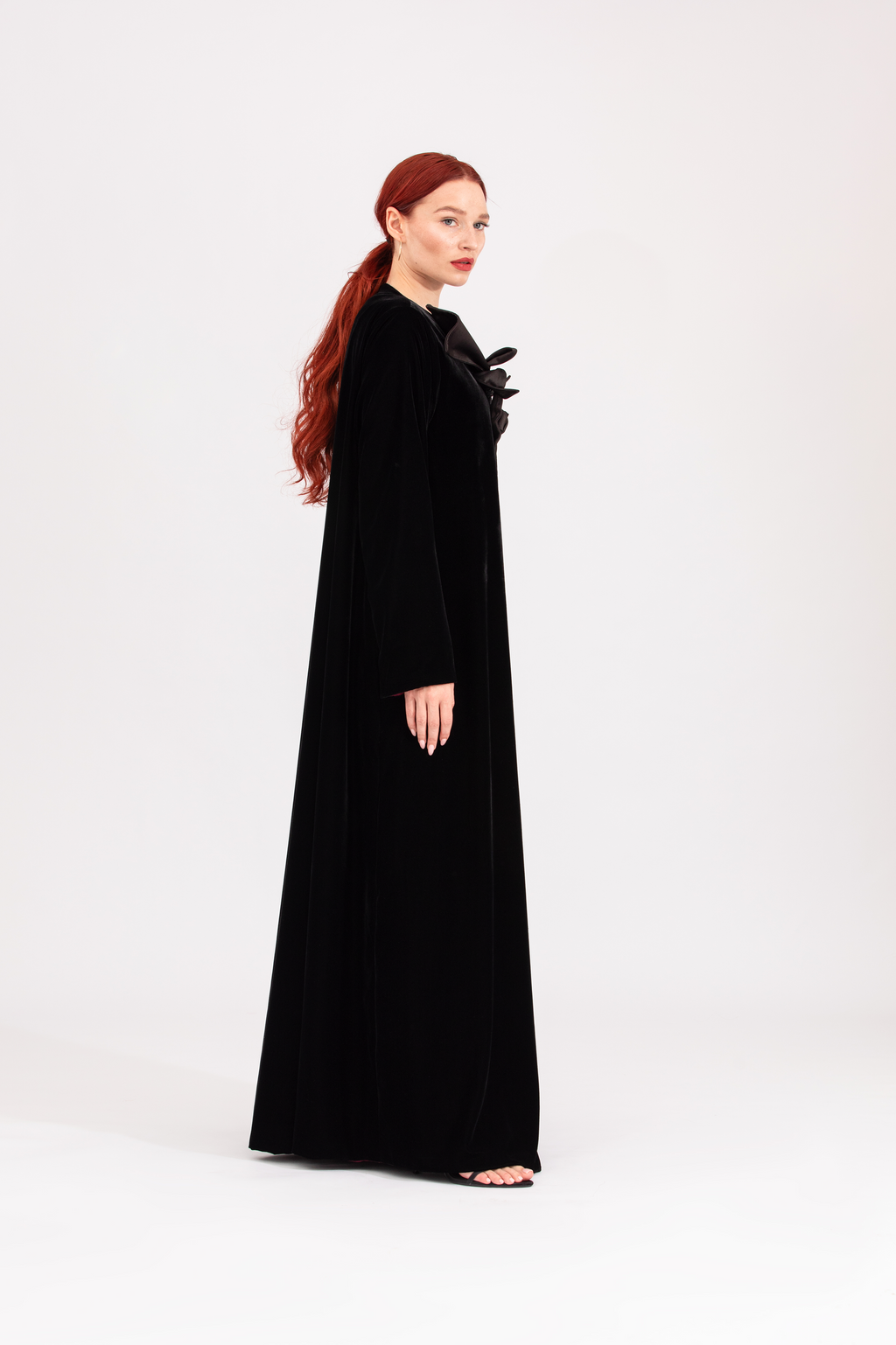 NR6 : Velvet Elegance Abaya