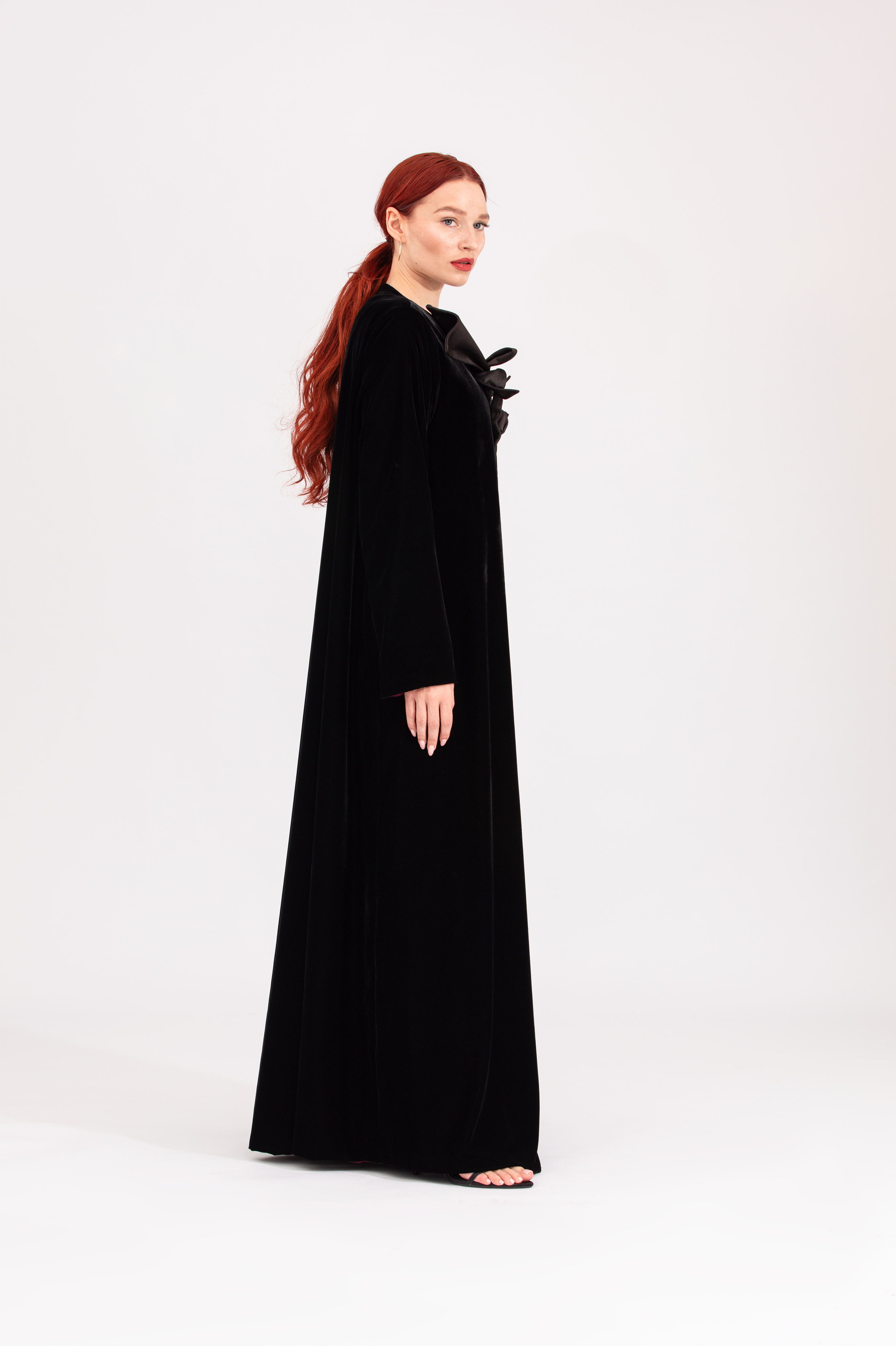 NR6 : Velvet Elegance Abaya