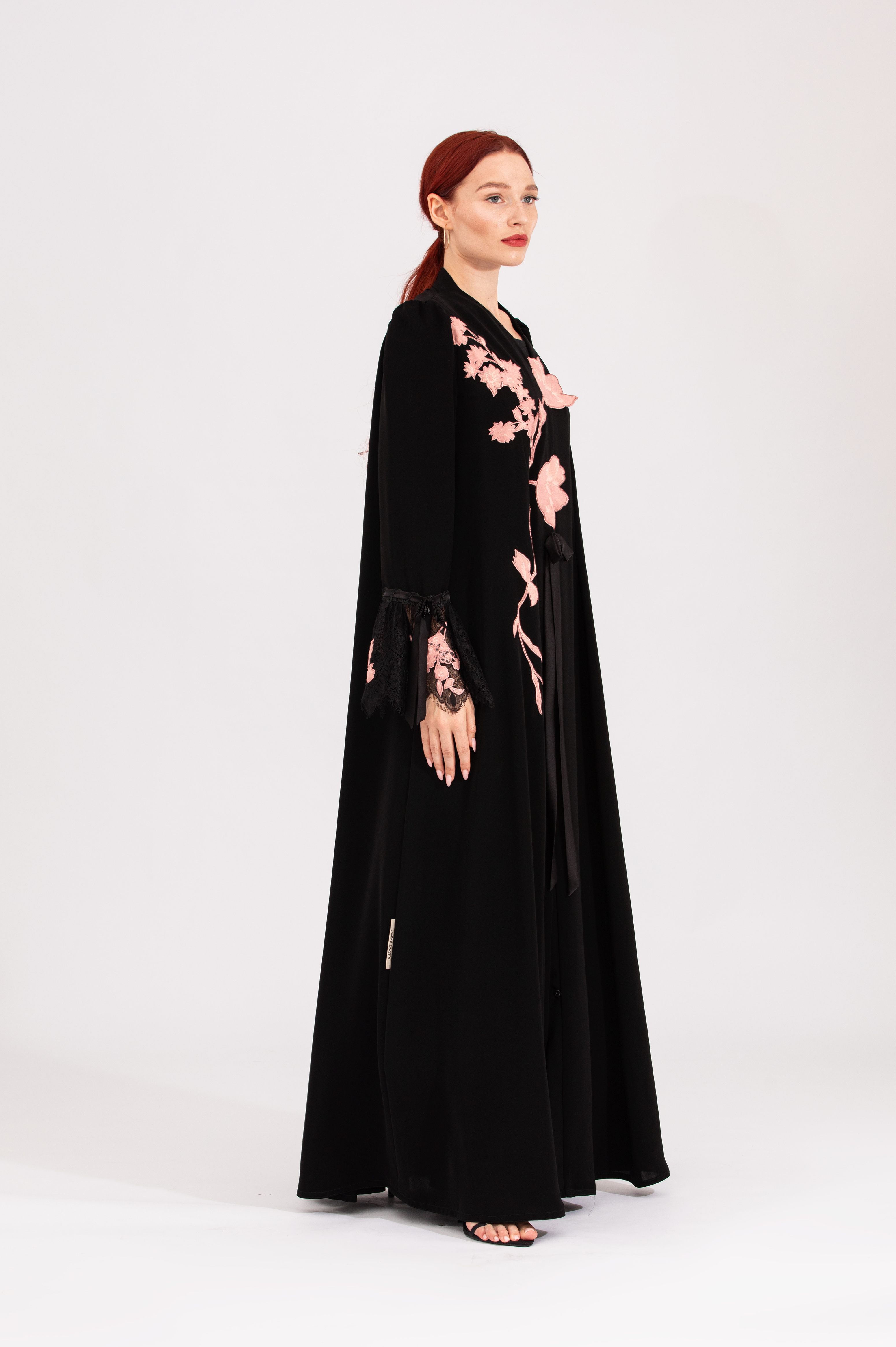 NR9 : Rose Blossom Abaya