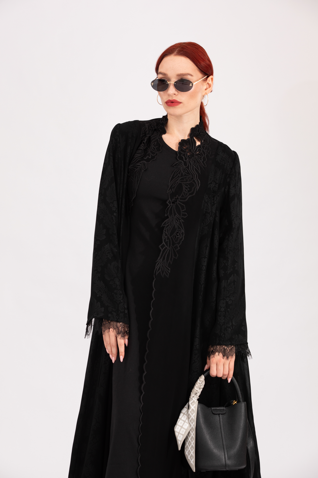 NR10 : Black Enchant Abaya