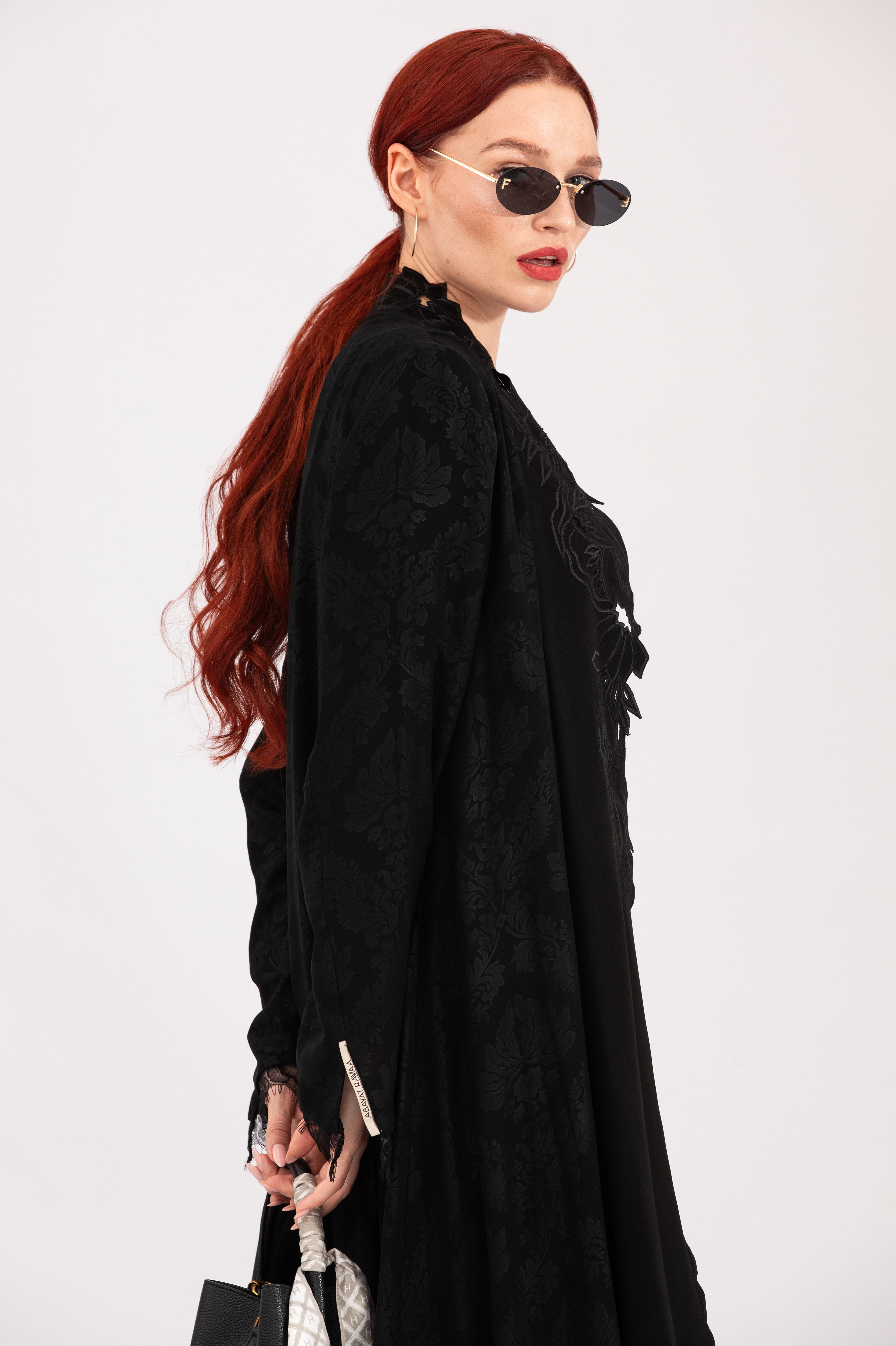 NR10 : Black Enchant Abaya