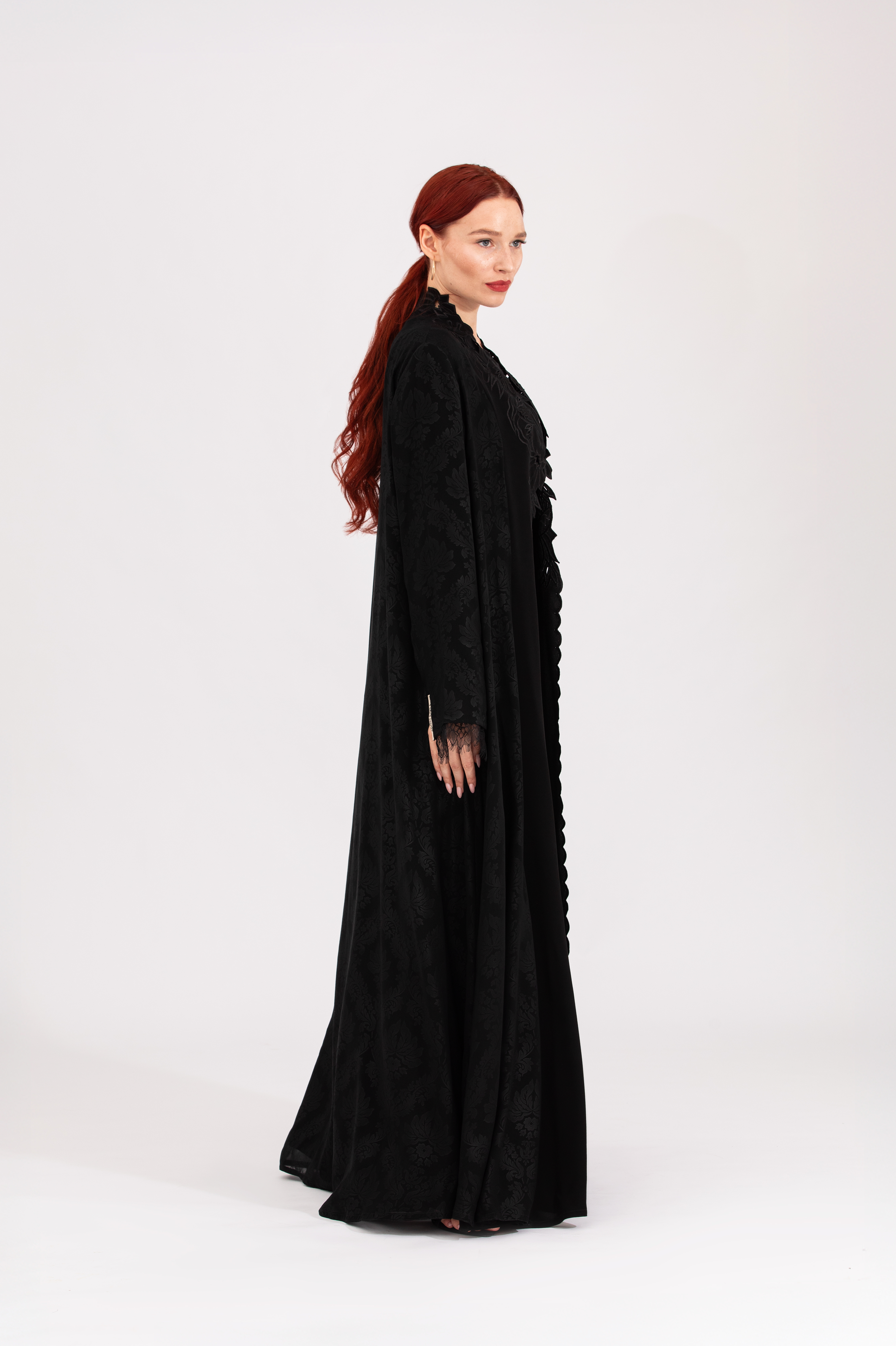 NR10 : Black Enchant Abaya