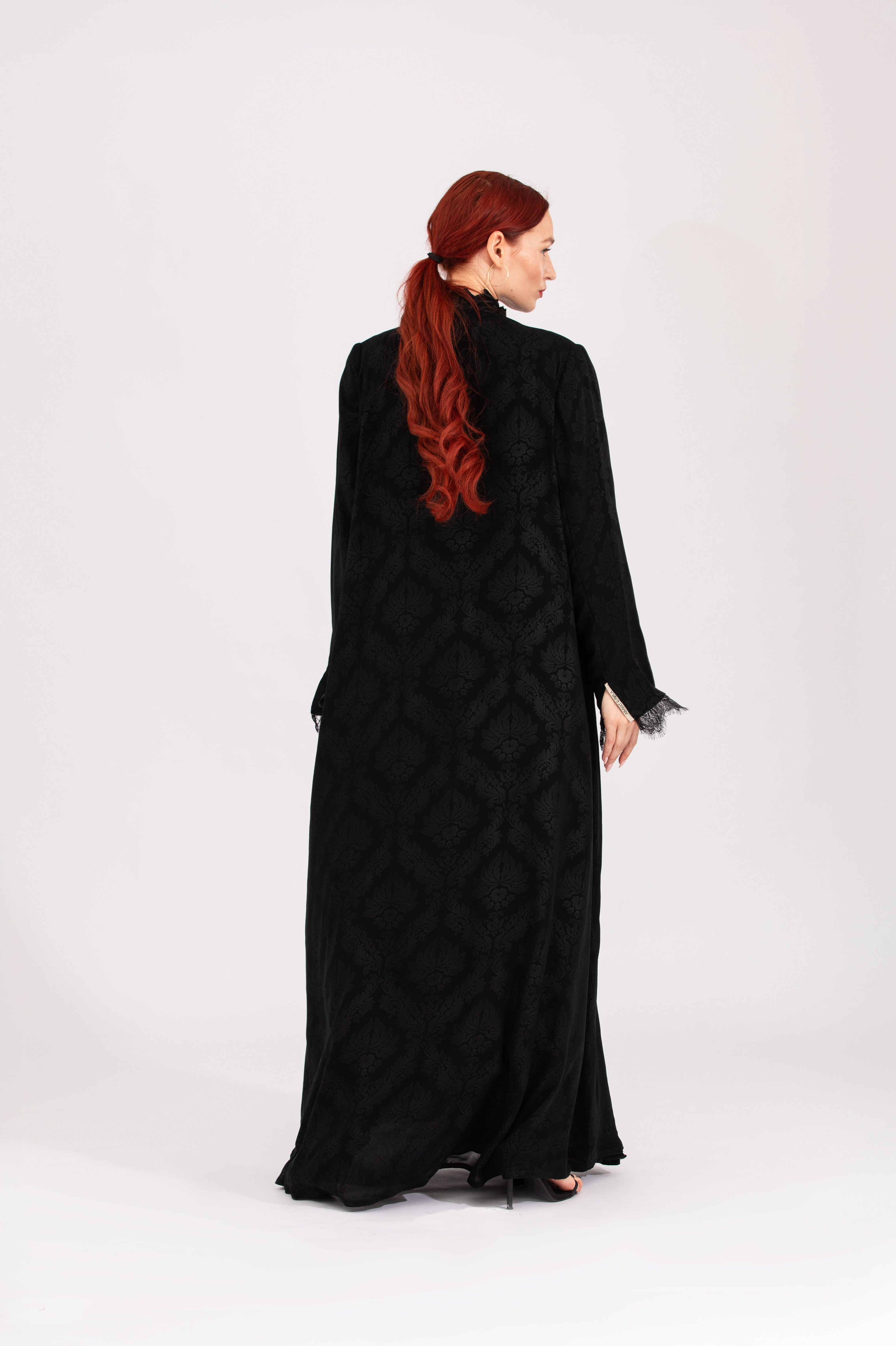 NR10 : Black Enchant Abaya