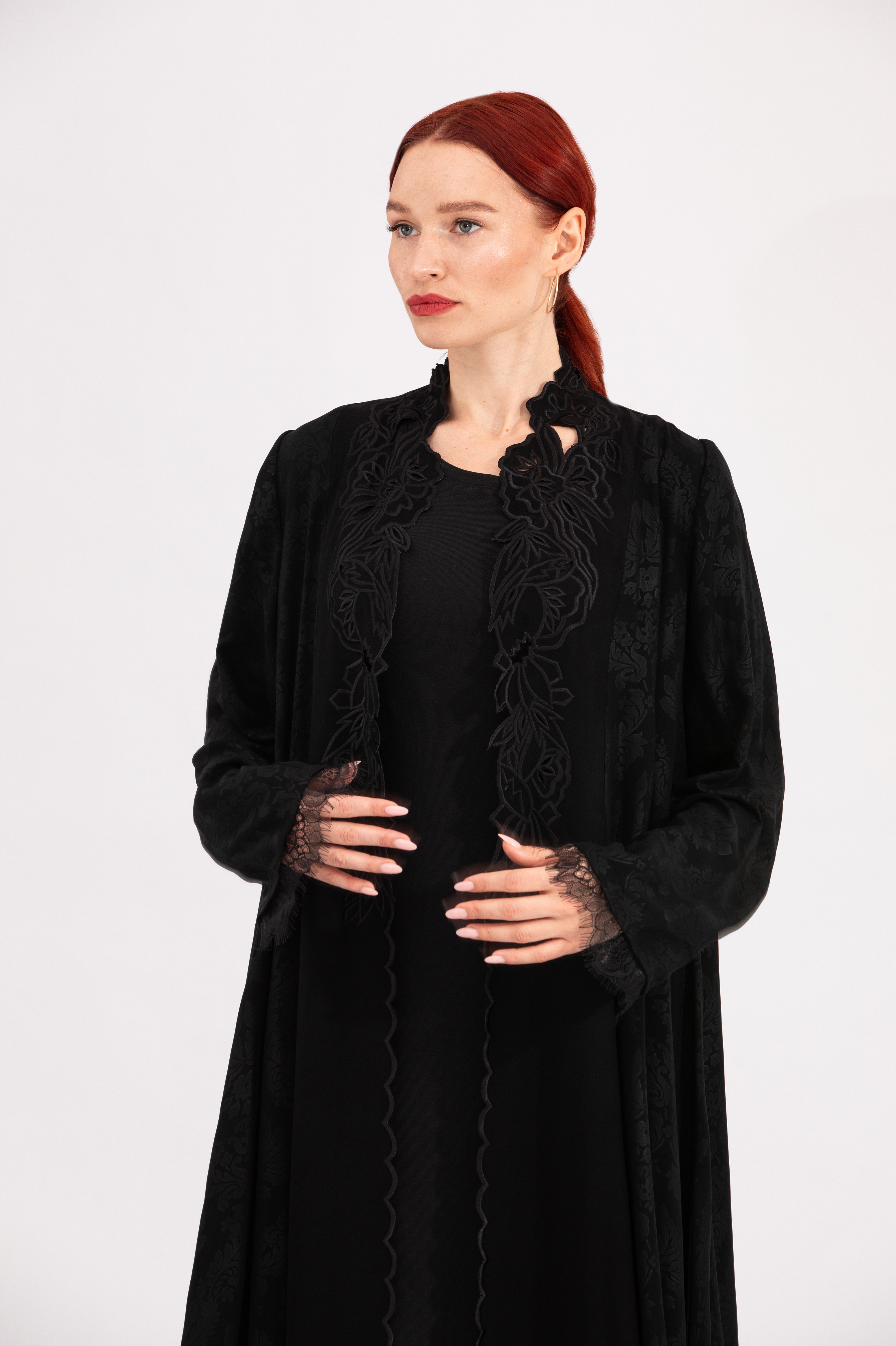 NR10 : Black Enchant Abaya