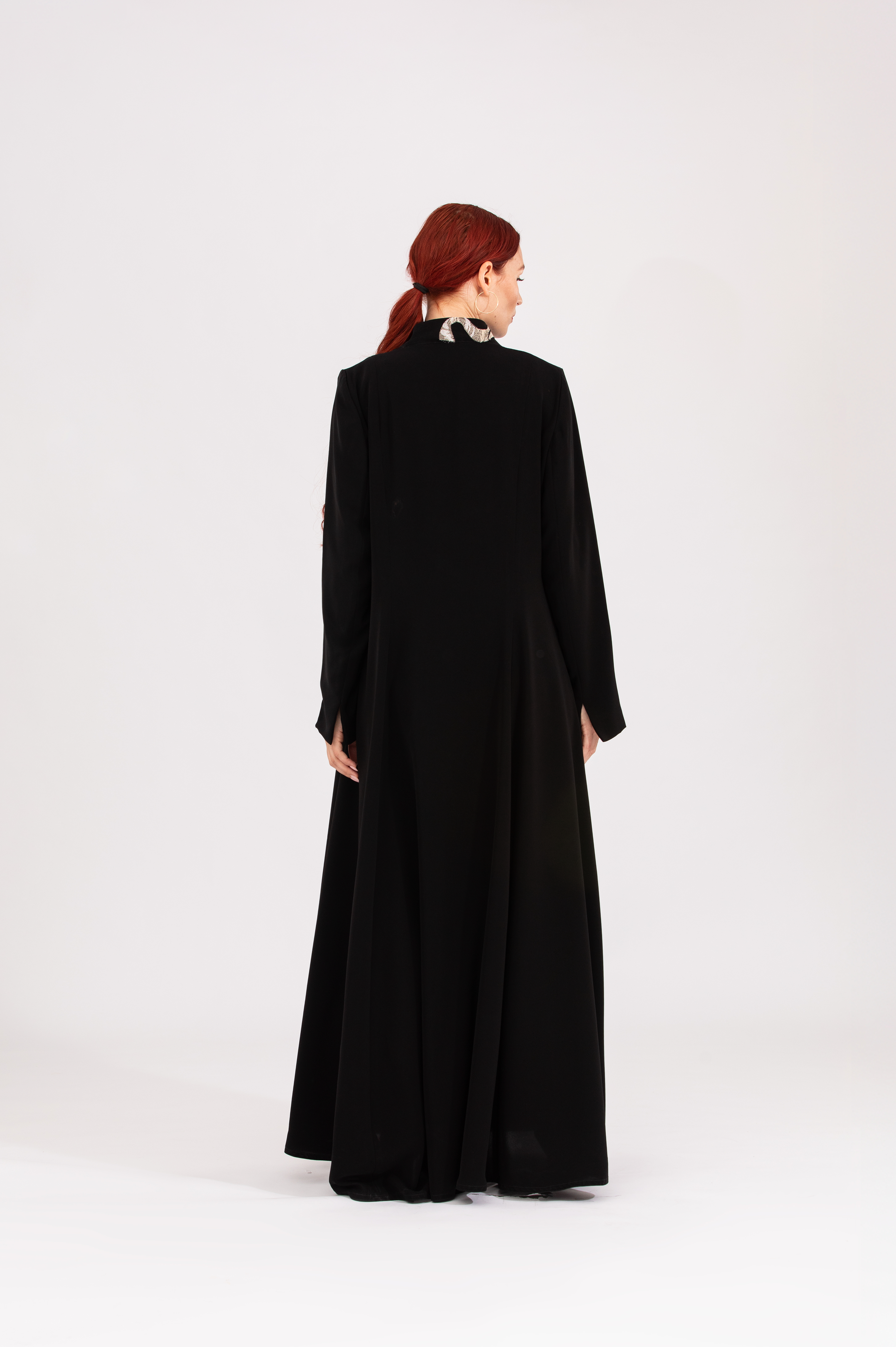 NR11 : Rose Whisper Abaya