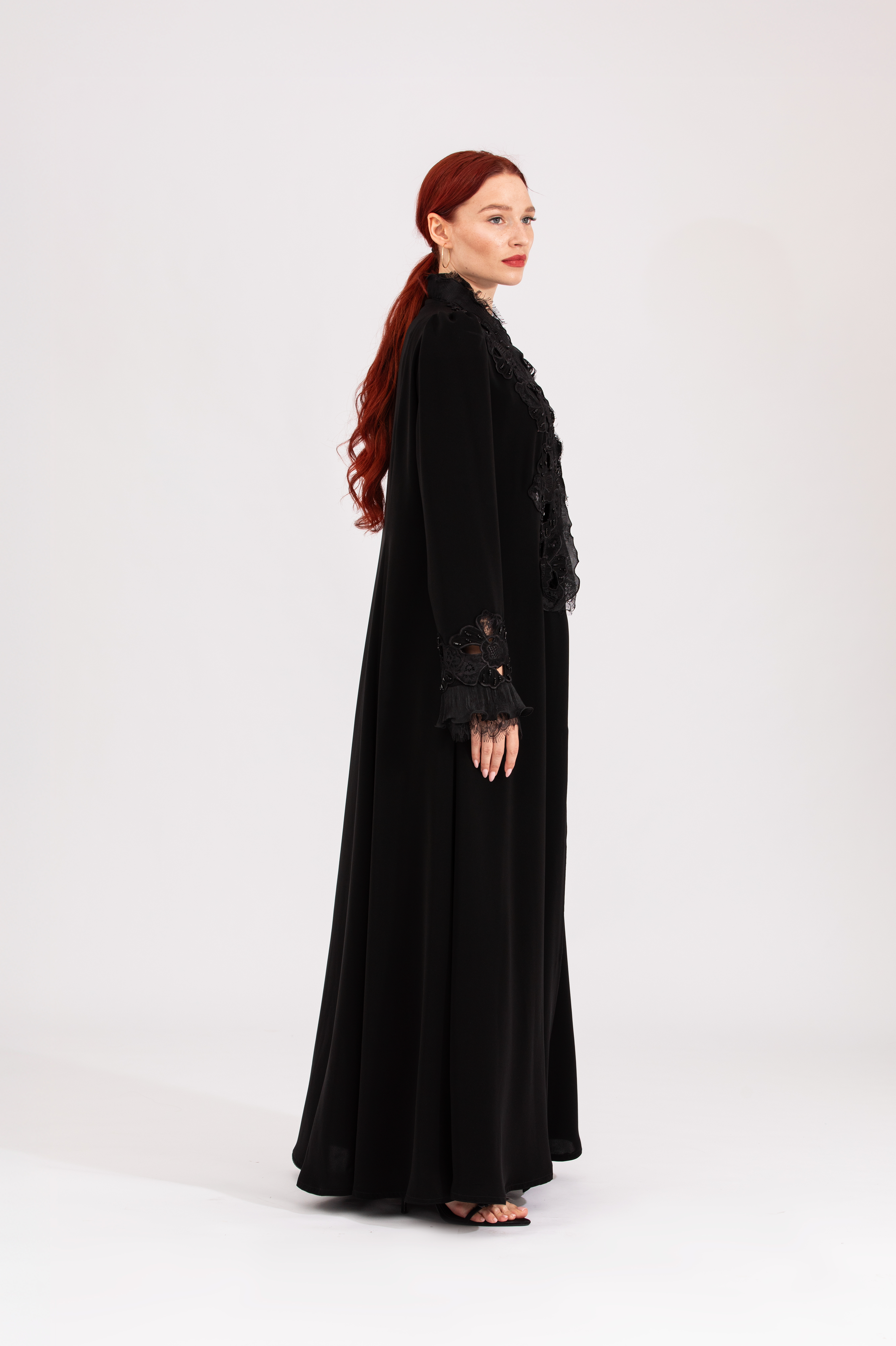 NR13 : Touch of Luxury Abaya