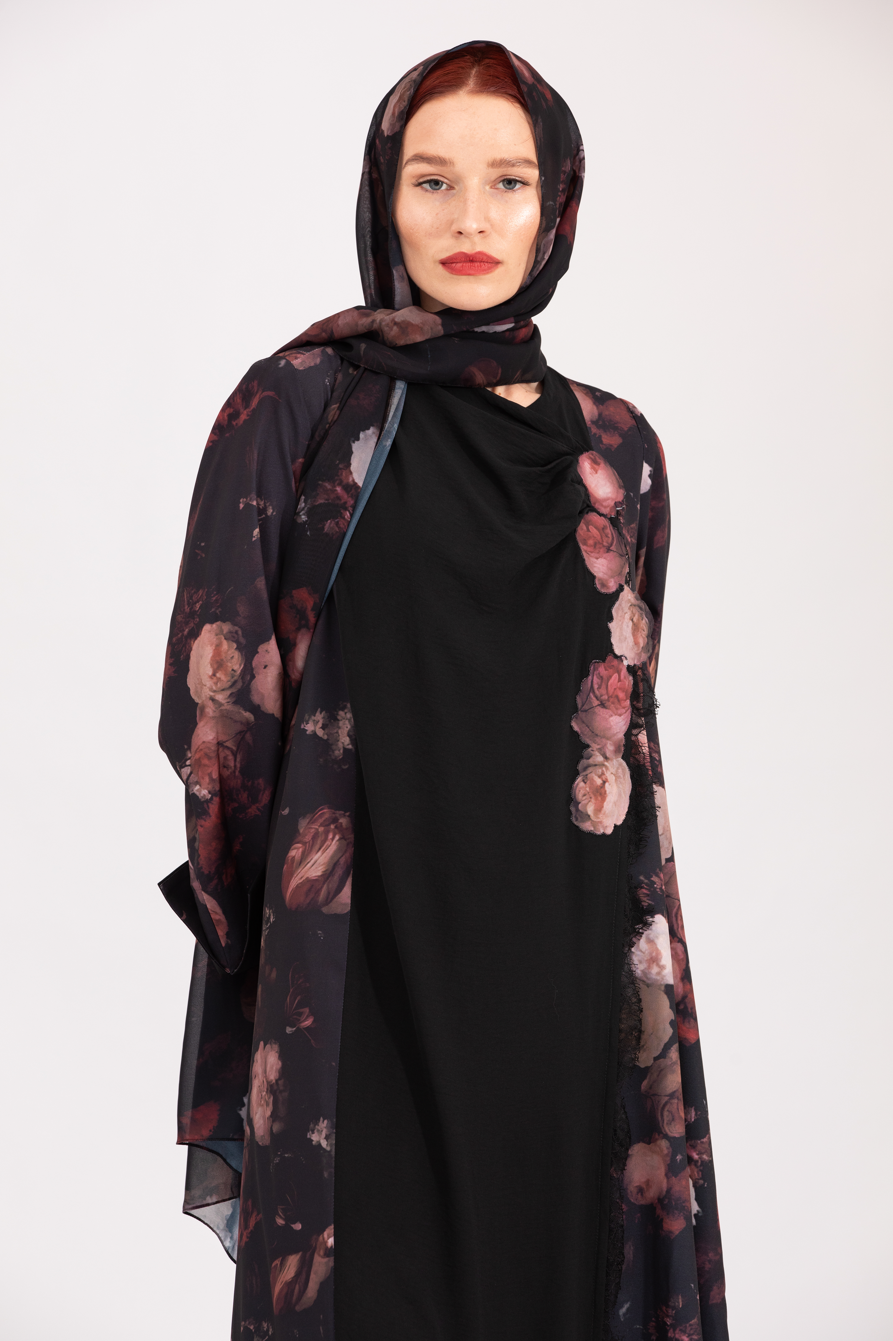 NR16 : Victorian Touch Abaya