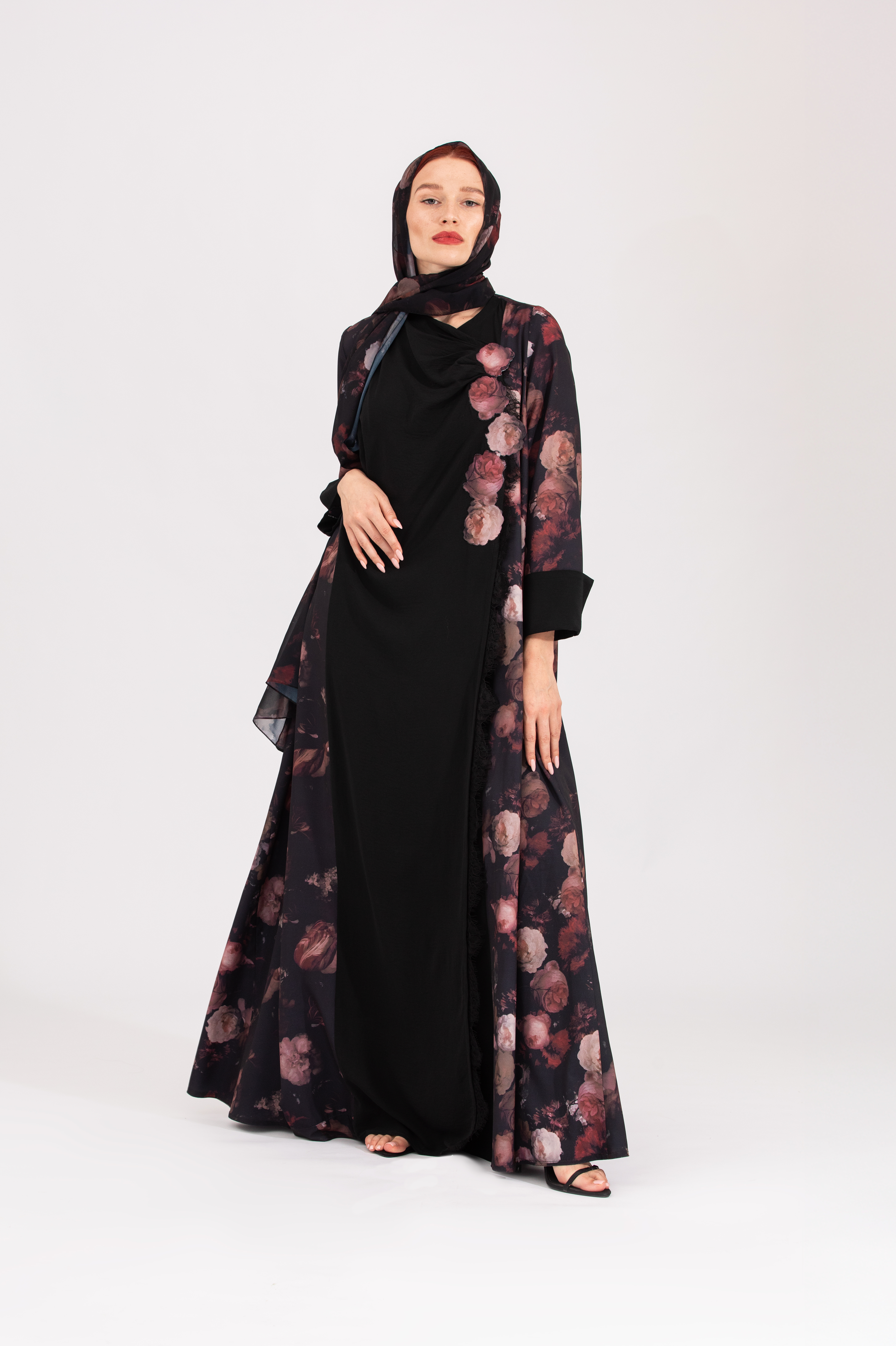 NR16 : Victorian Touch Abaya
