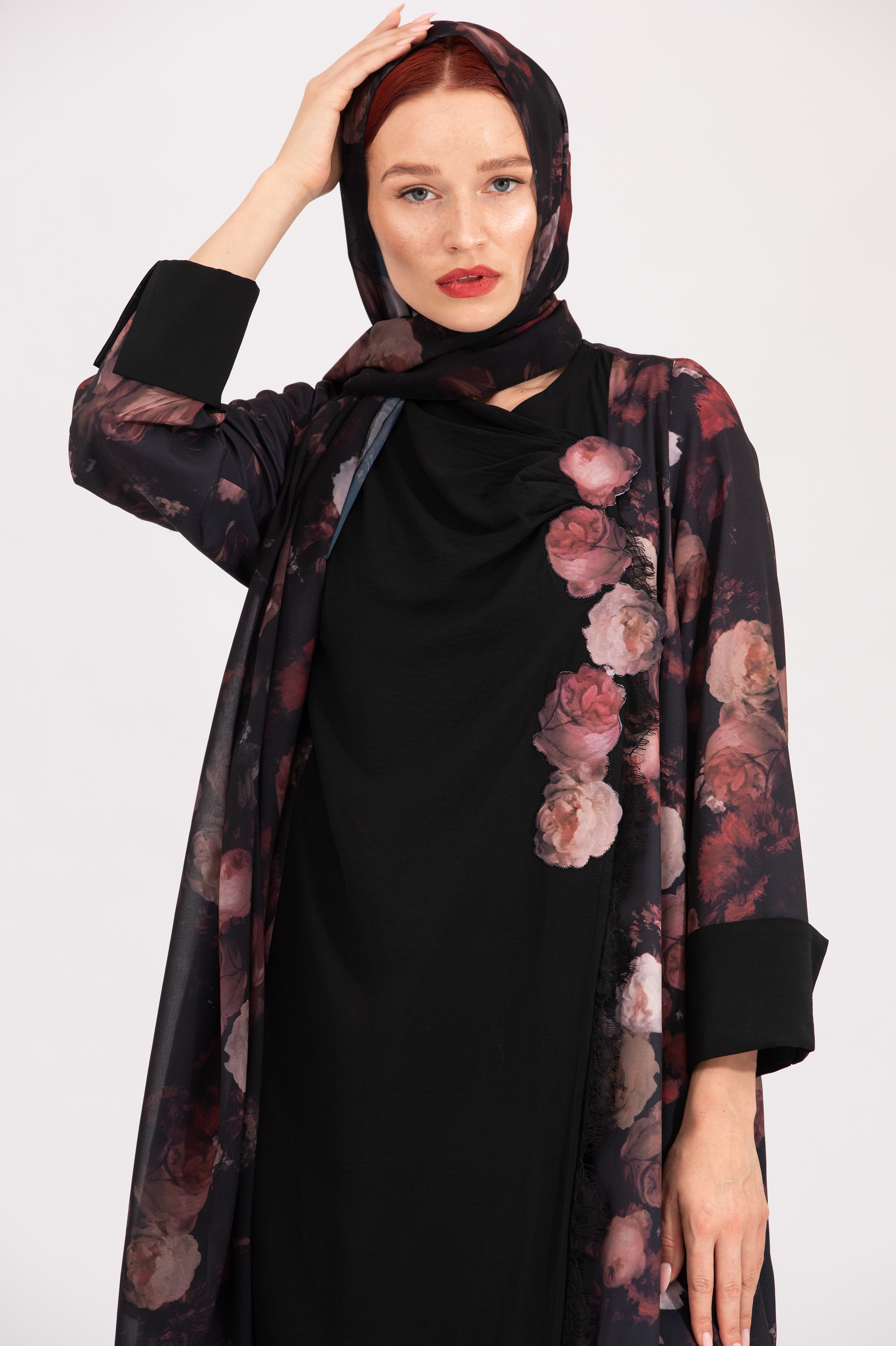 NR16 : Victorian Touch Abaya