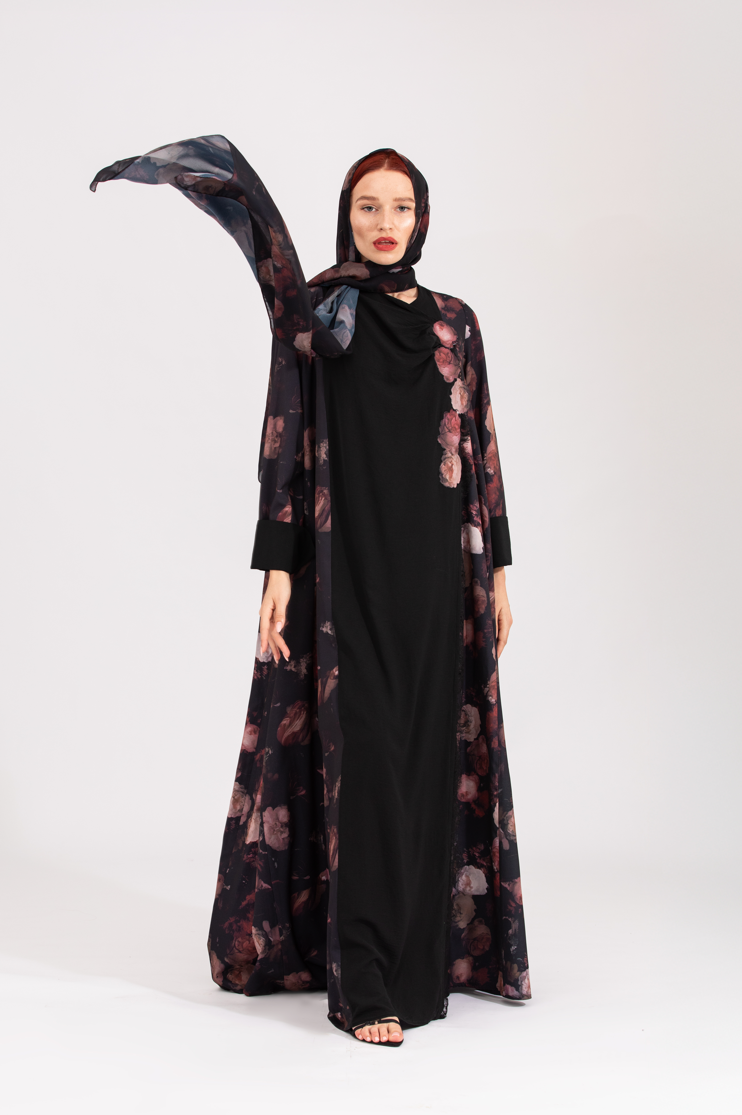 NR16 : Victorian Touch Abaya