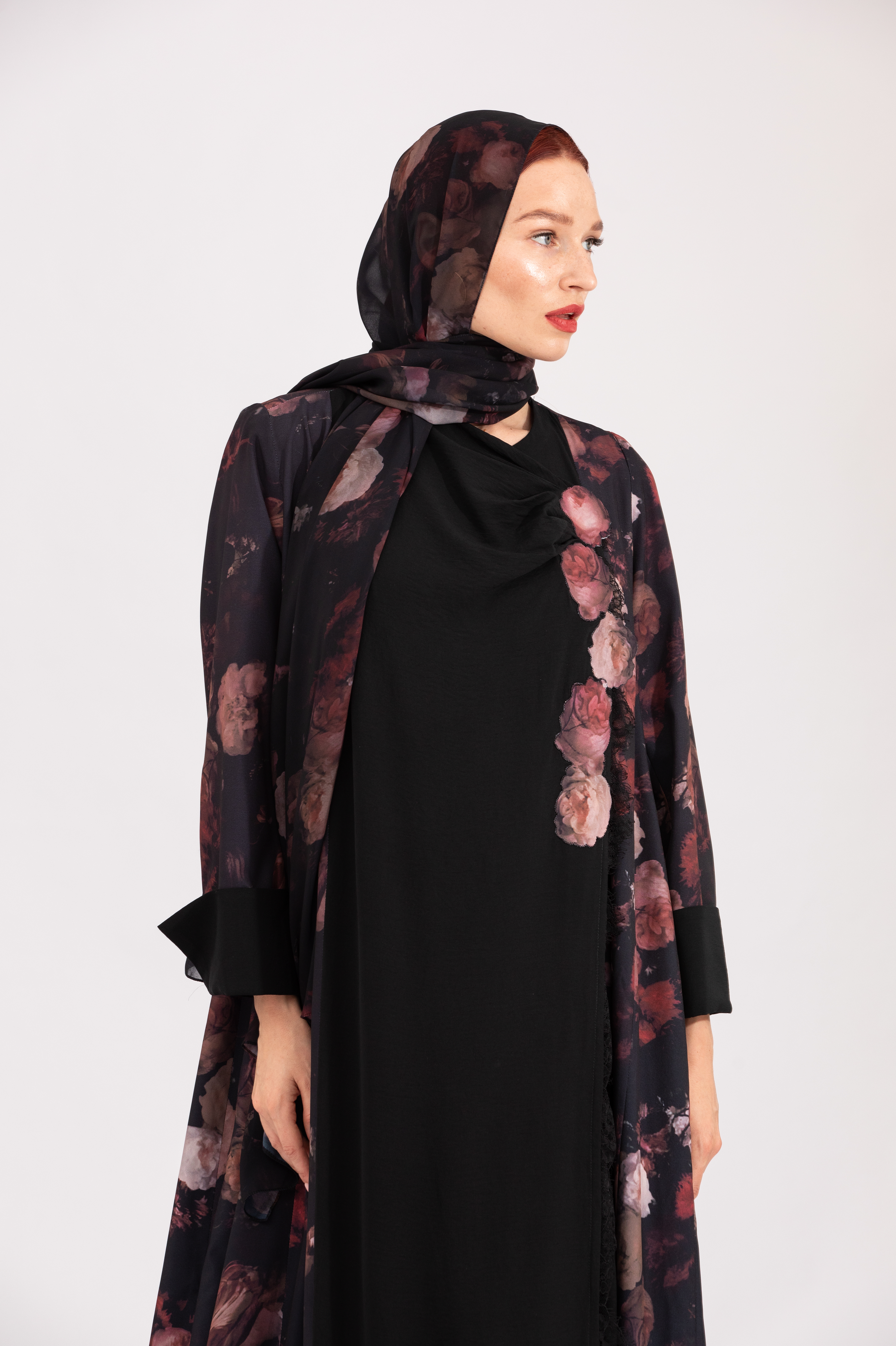 NR16 : Victorian Touch Abaya