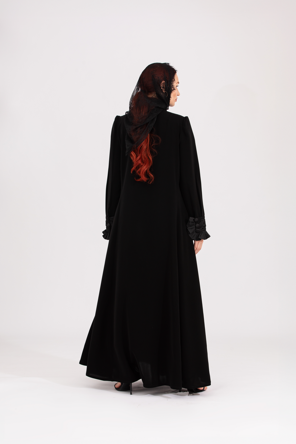 NR18 : Graceful Femininity Abaya