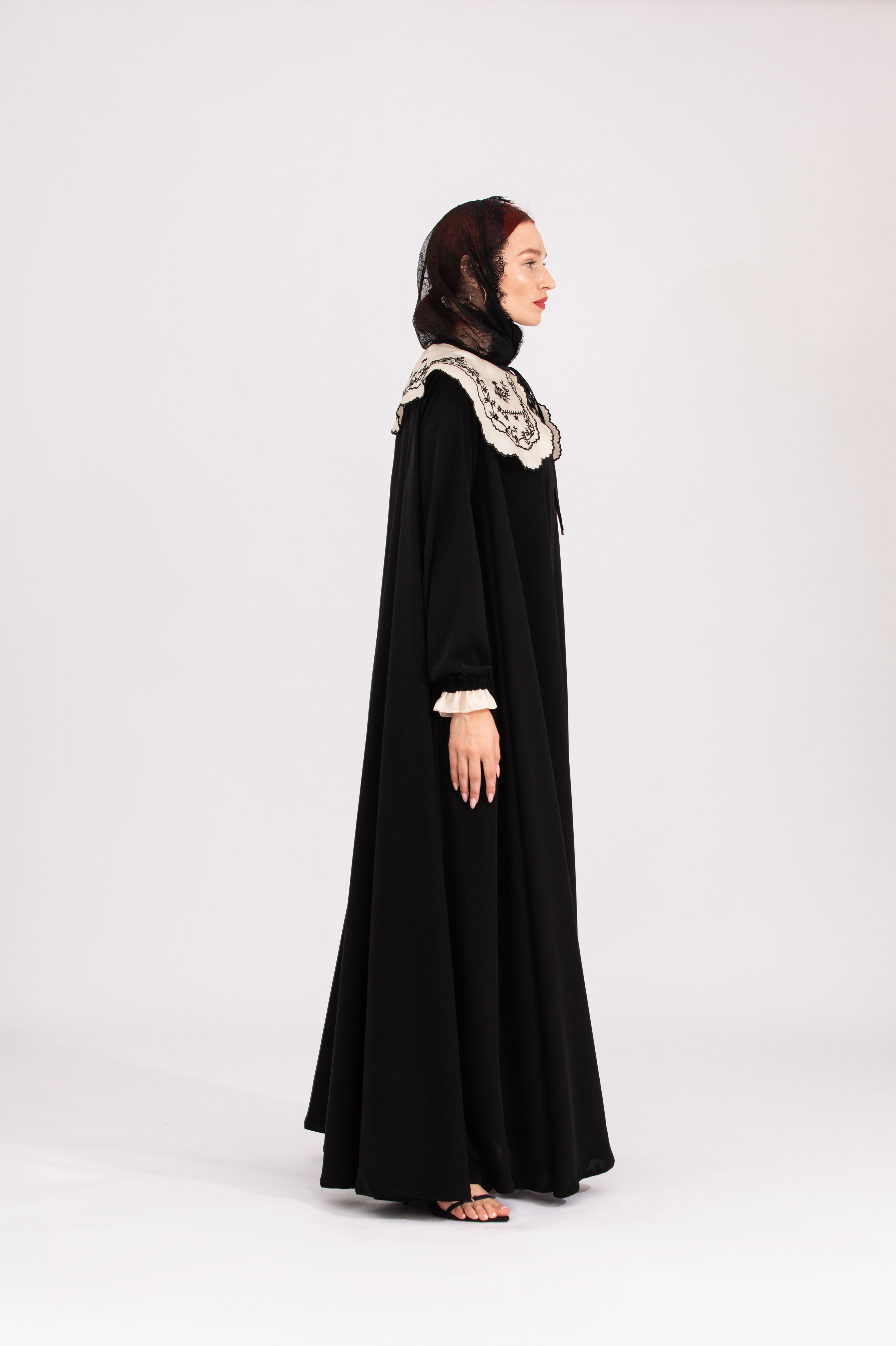 NR20 : Soft White Abaya
