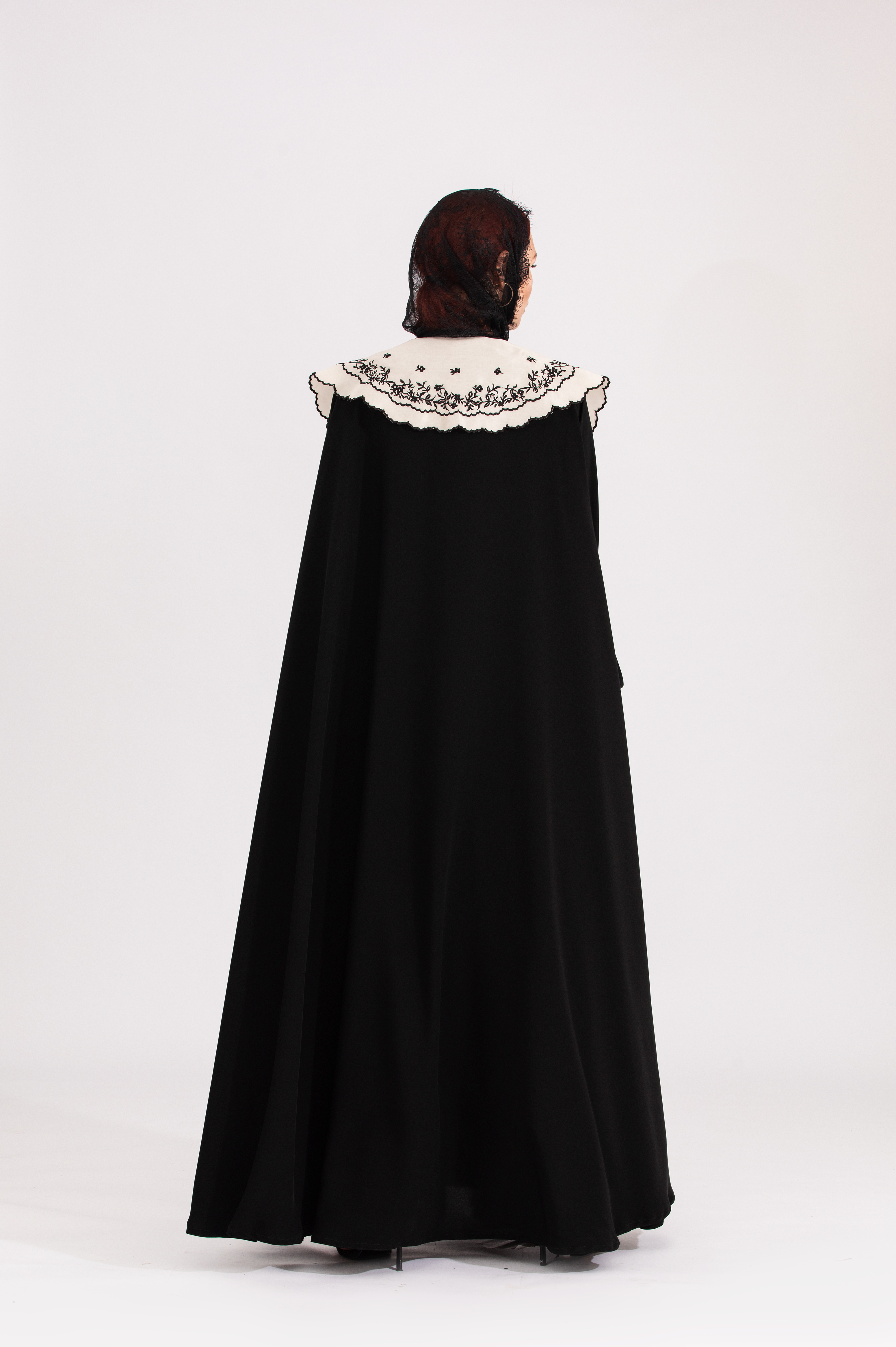 NR20 : Soft White Abaya