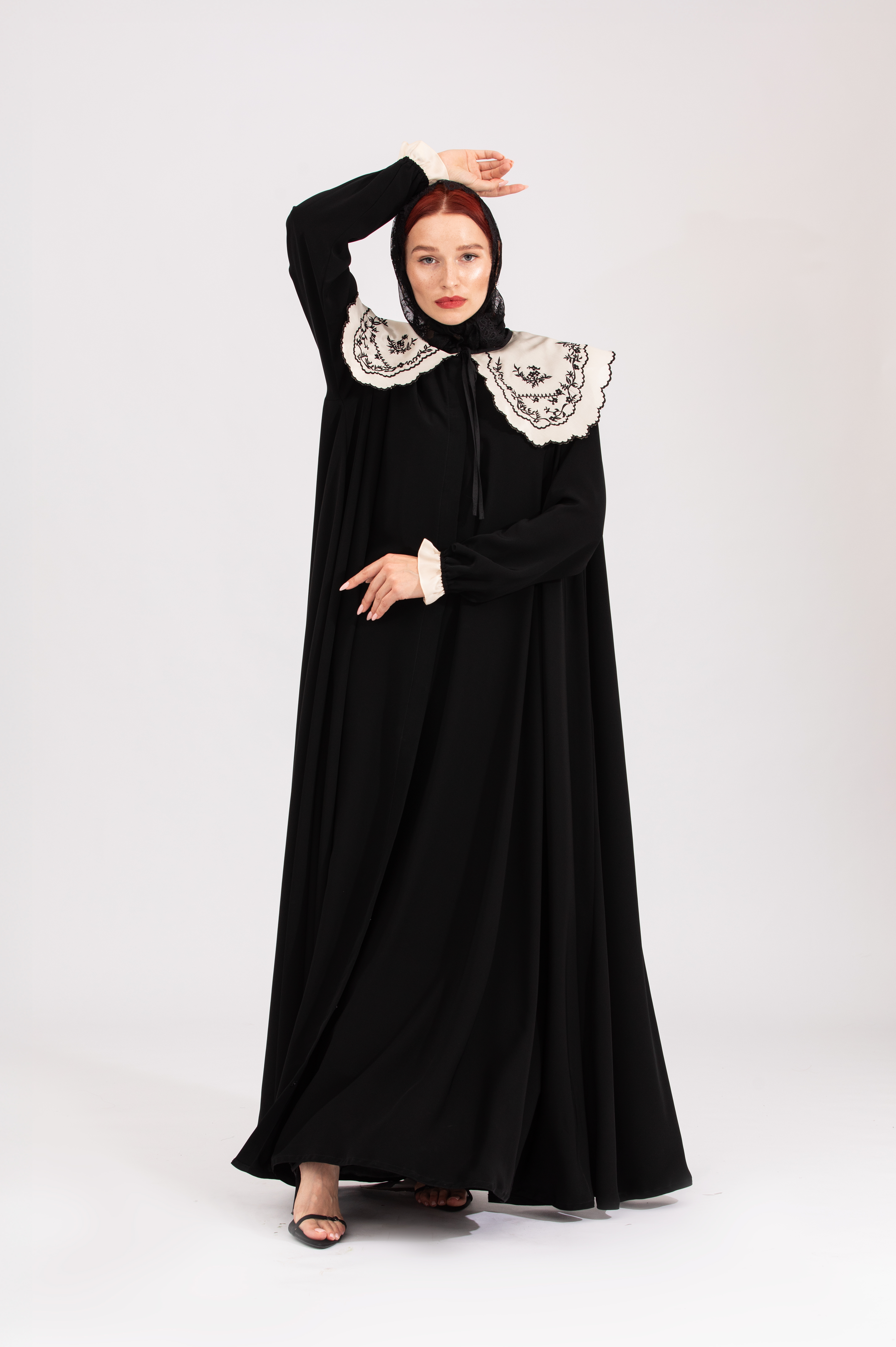 NR20 : Soft White Abaya