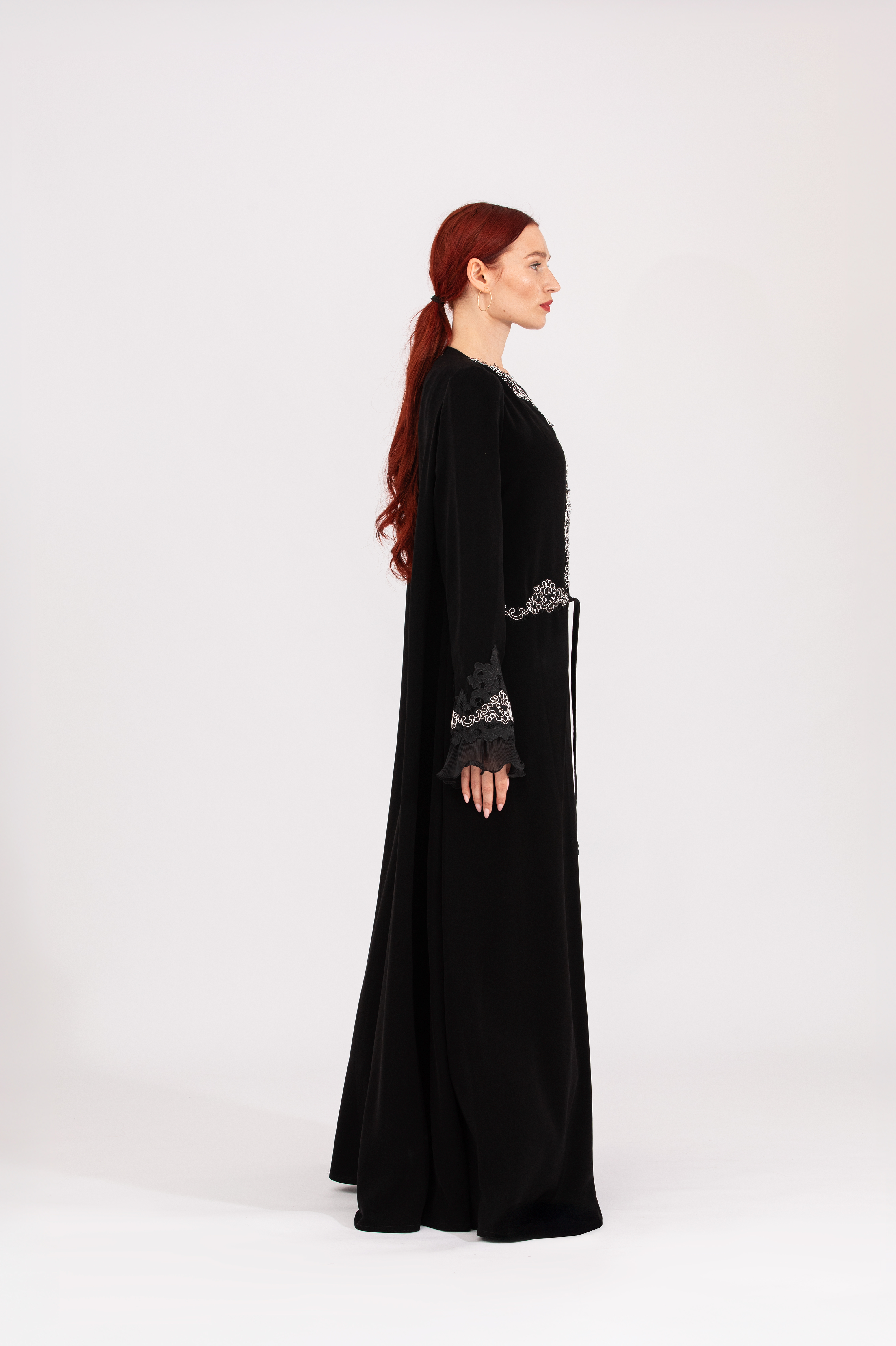 NR23 : Lace Touch Abaya