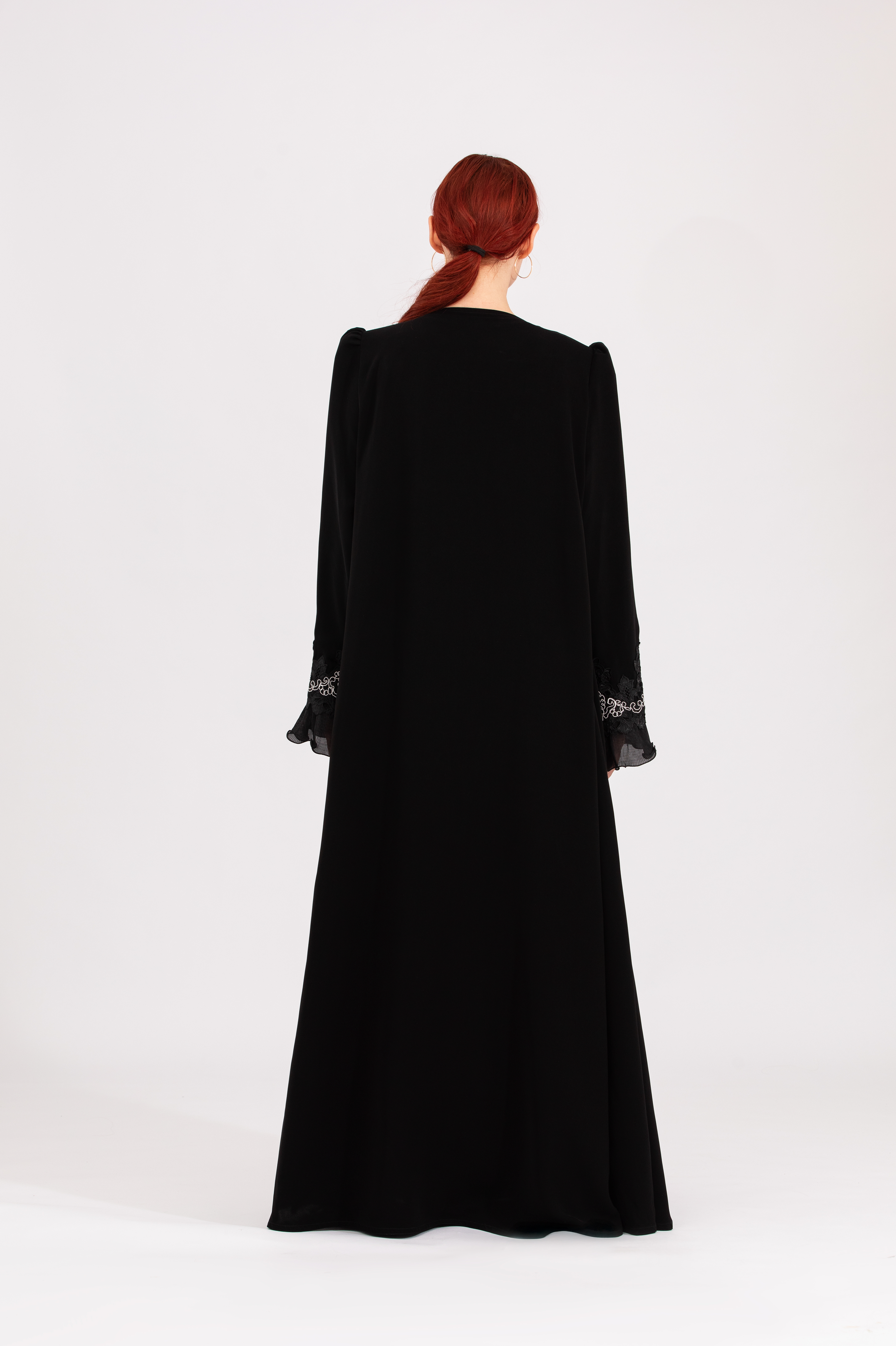 NR23 : Lace Touch Abaya