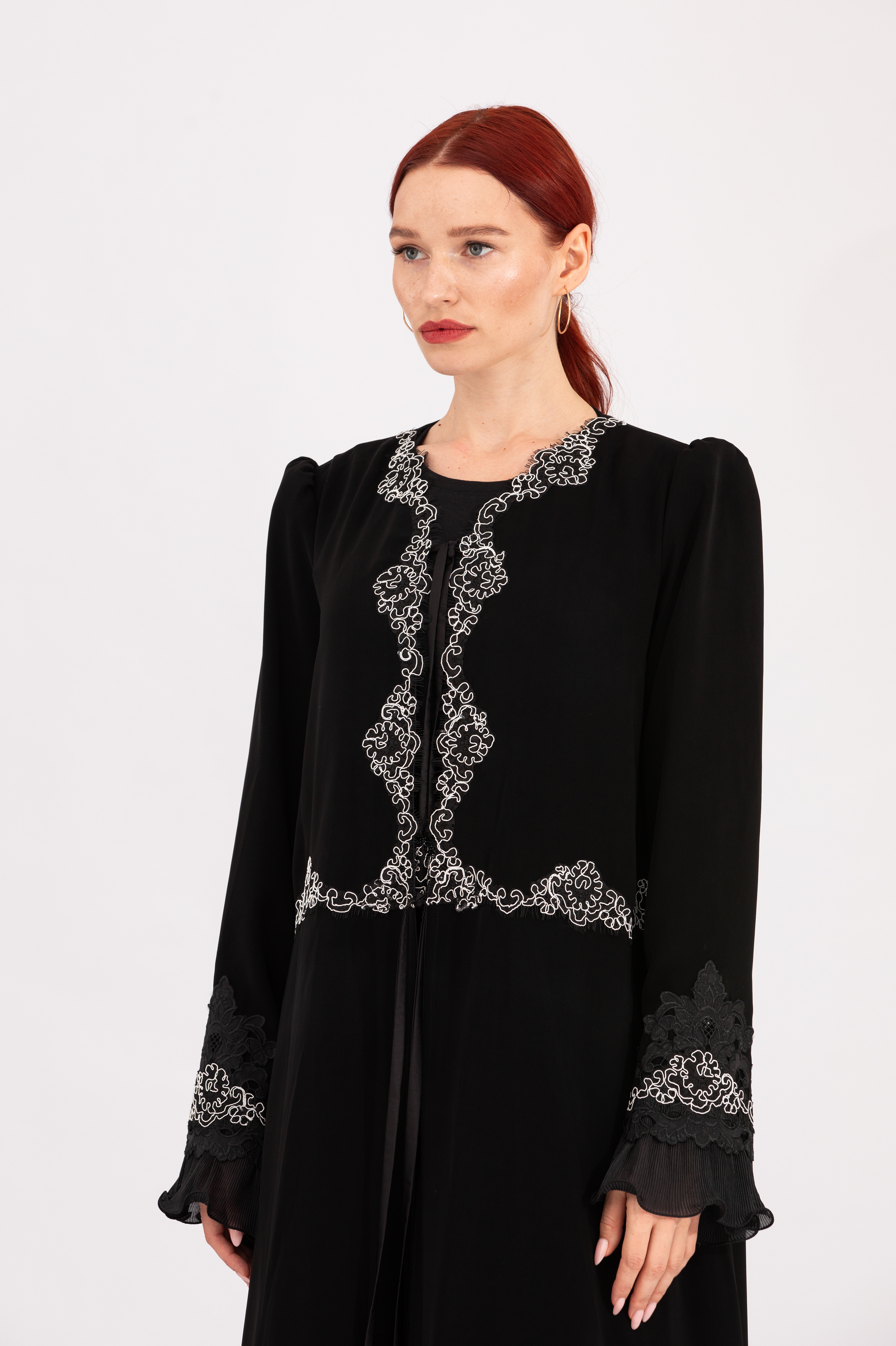 NR23 : Lace Touch Abaya