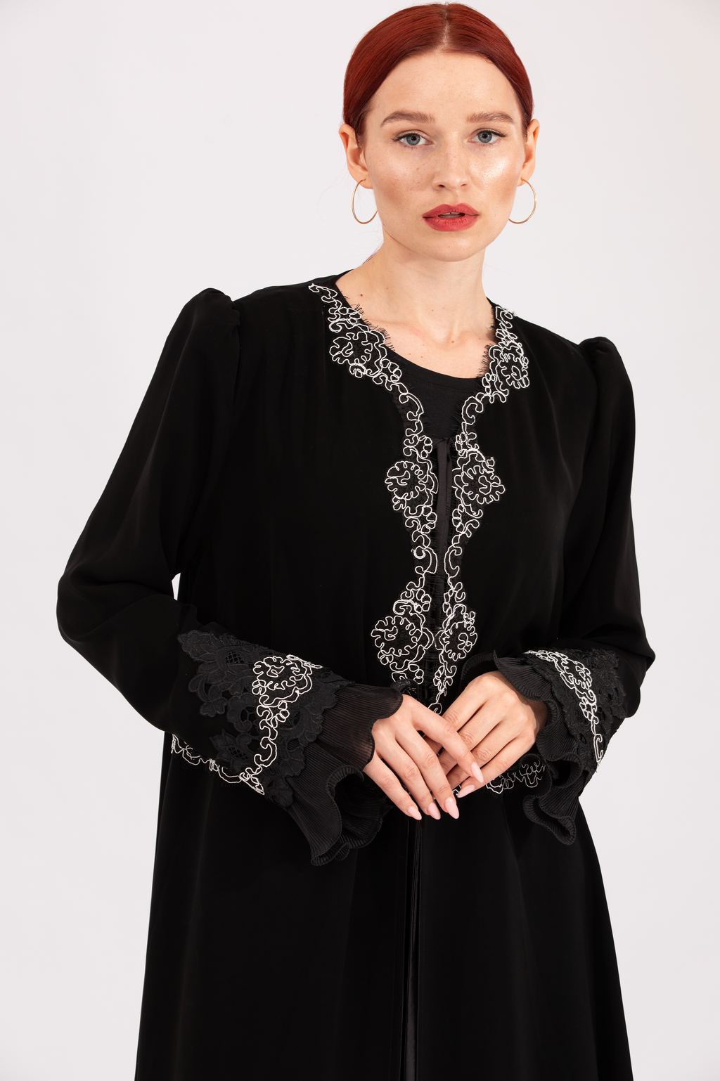 NR23 : Lace Touch Abaya