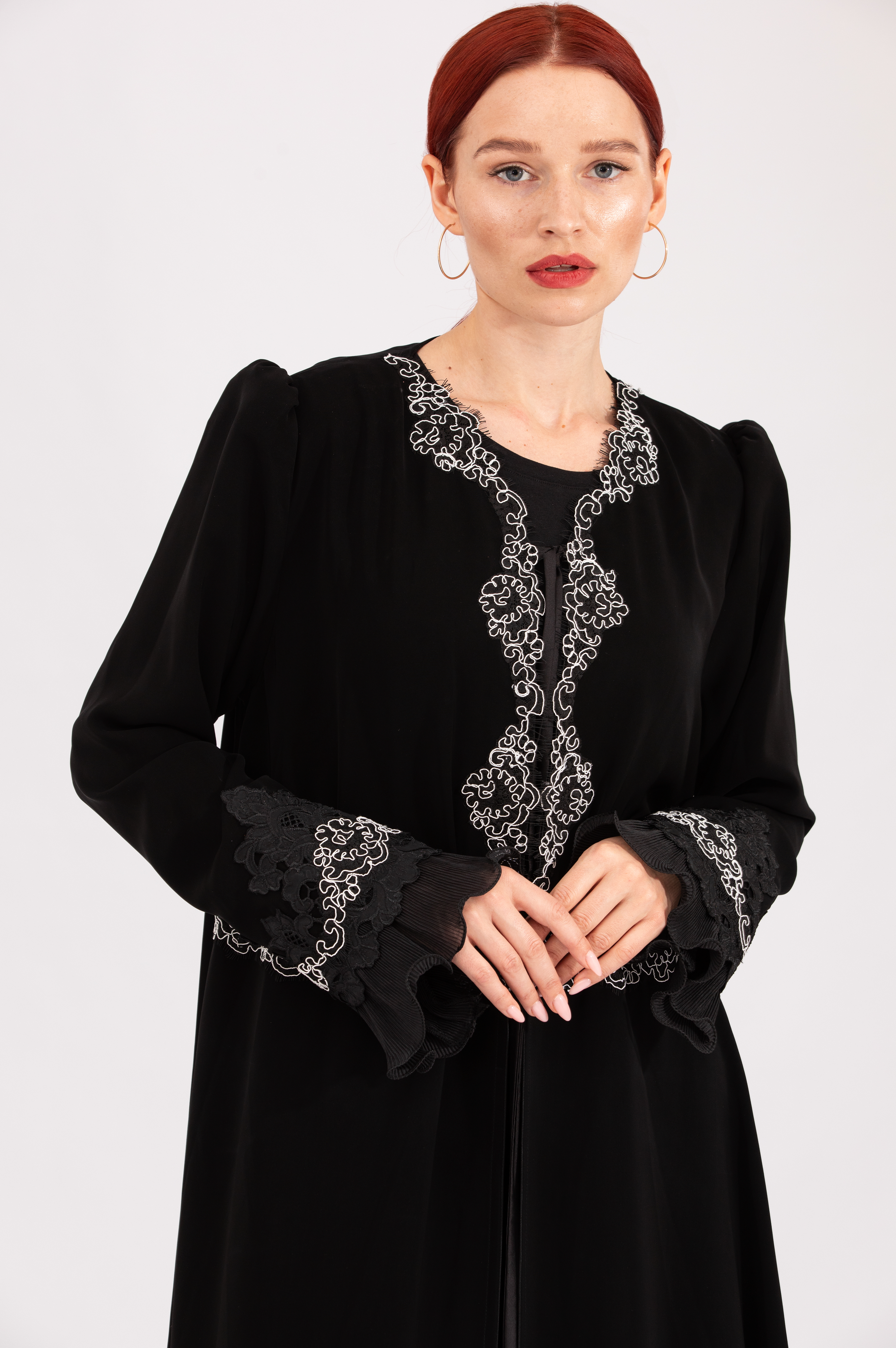 NR23 : Lace Touch Abaya
