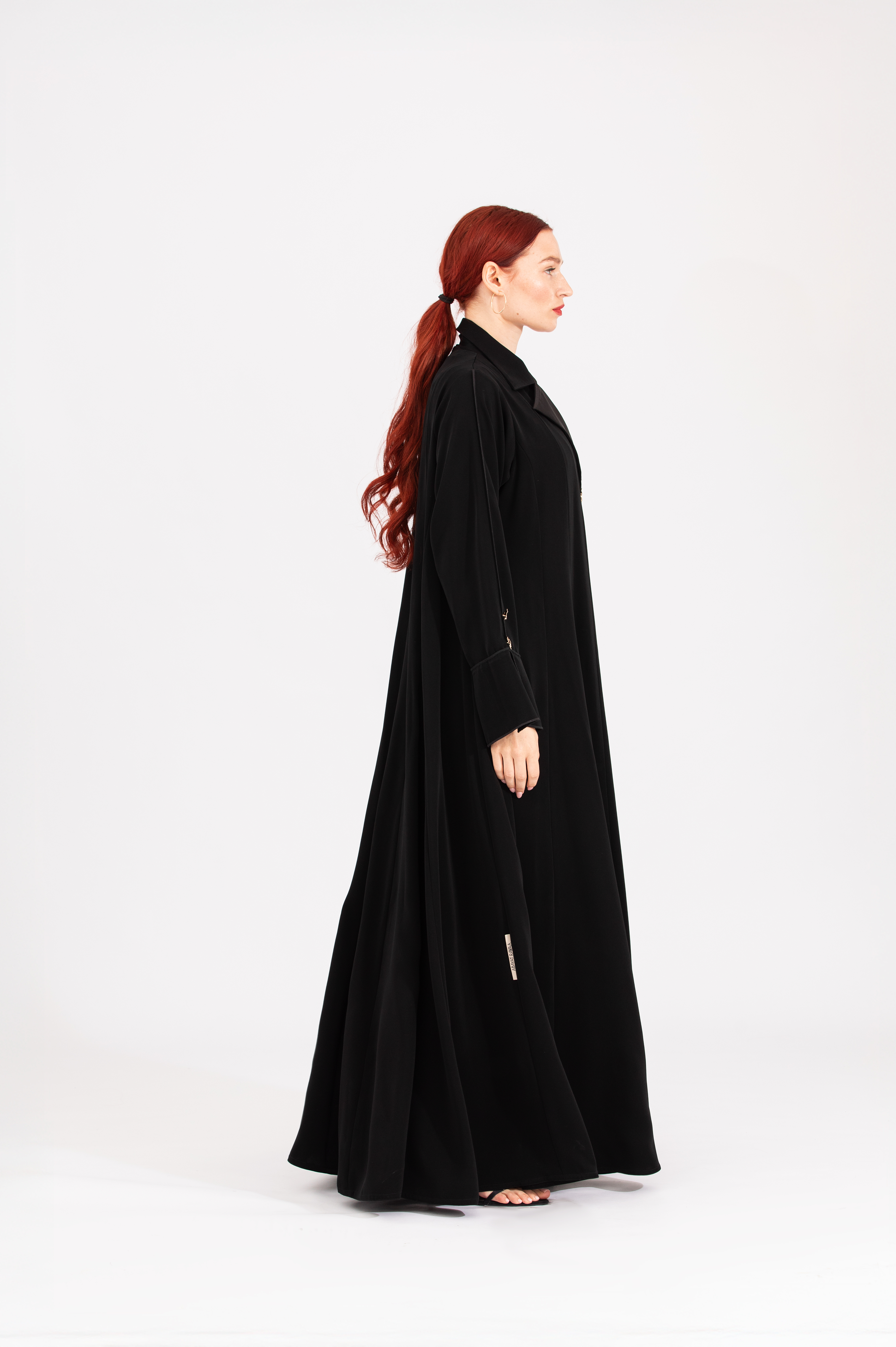 NR28 : Golden Blazer Abaya