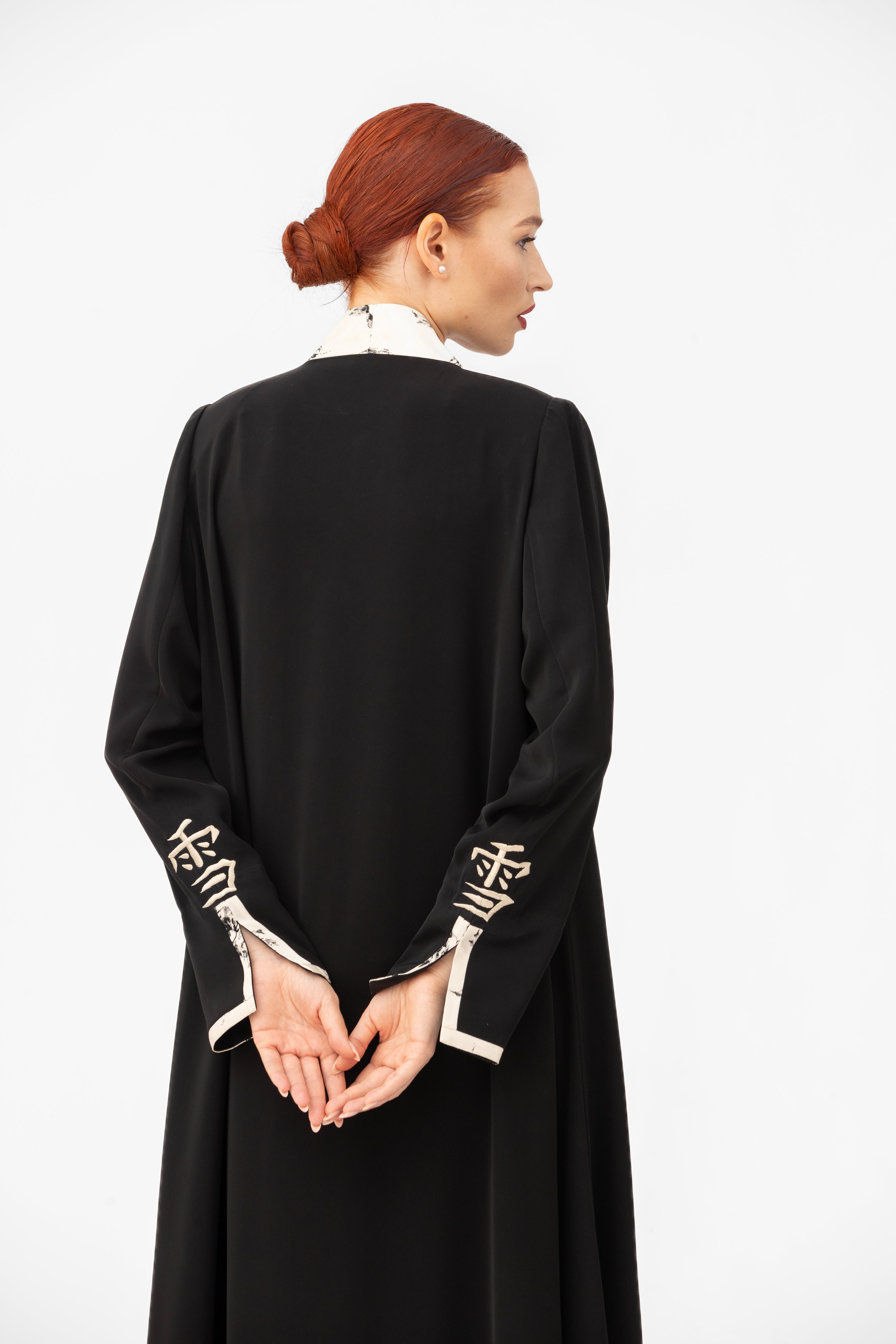 NR42: Chinese-Inspired Black Abaya