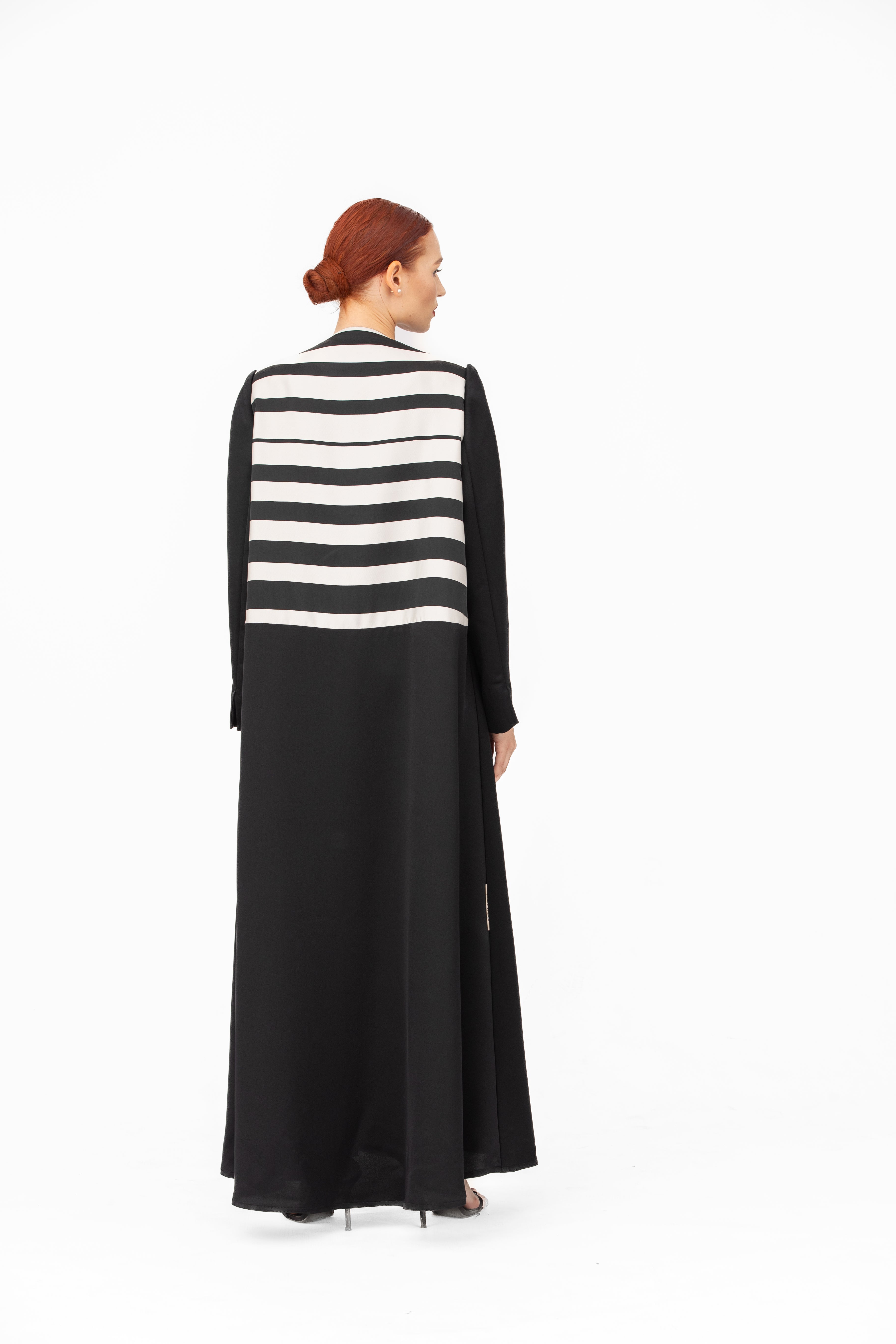 NR45 : Striped Elegance Abaya
