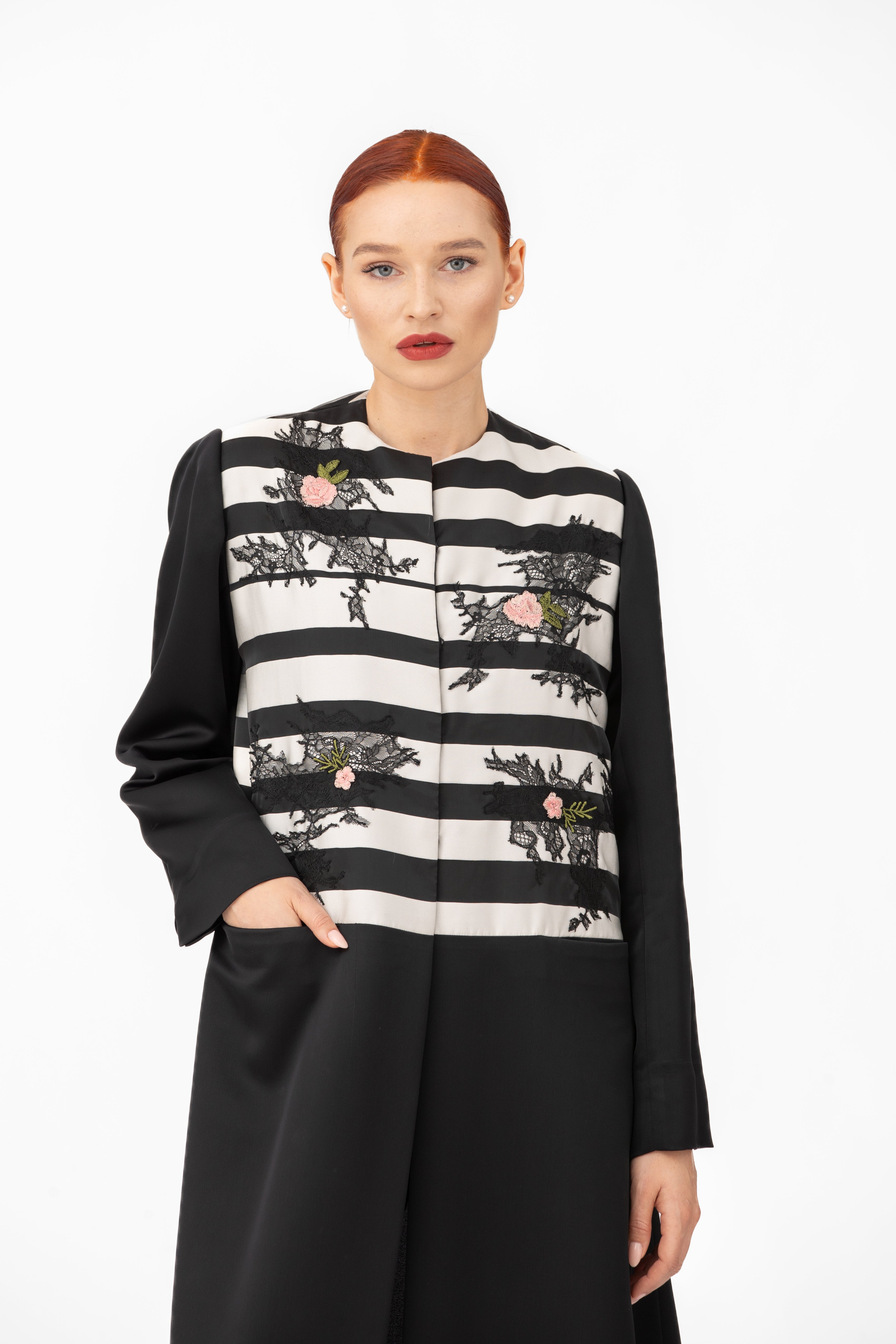 NR45 : Striped Elegance Abaya