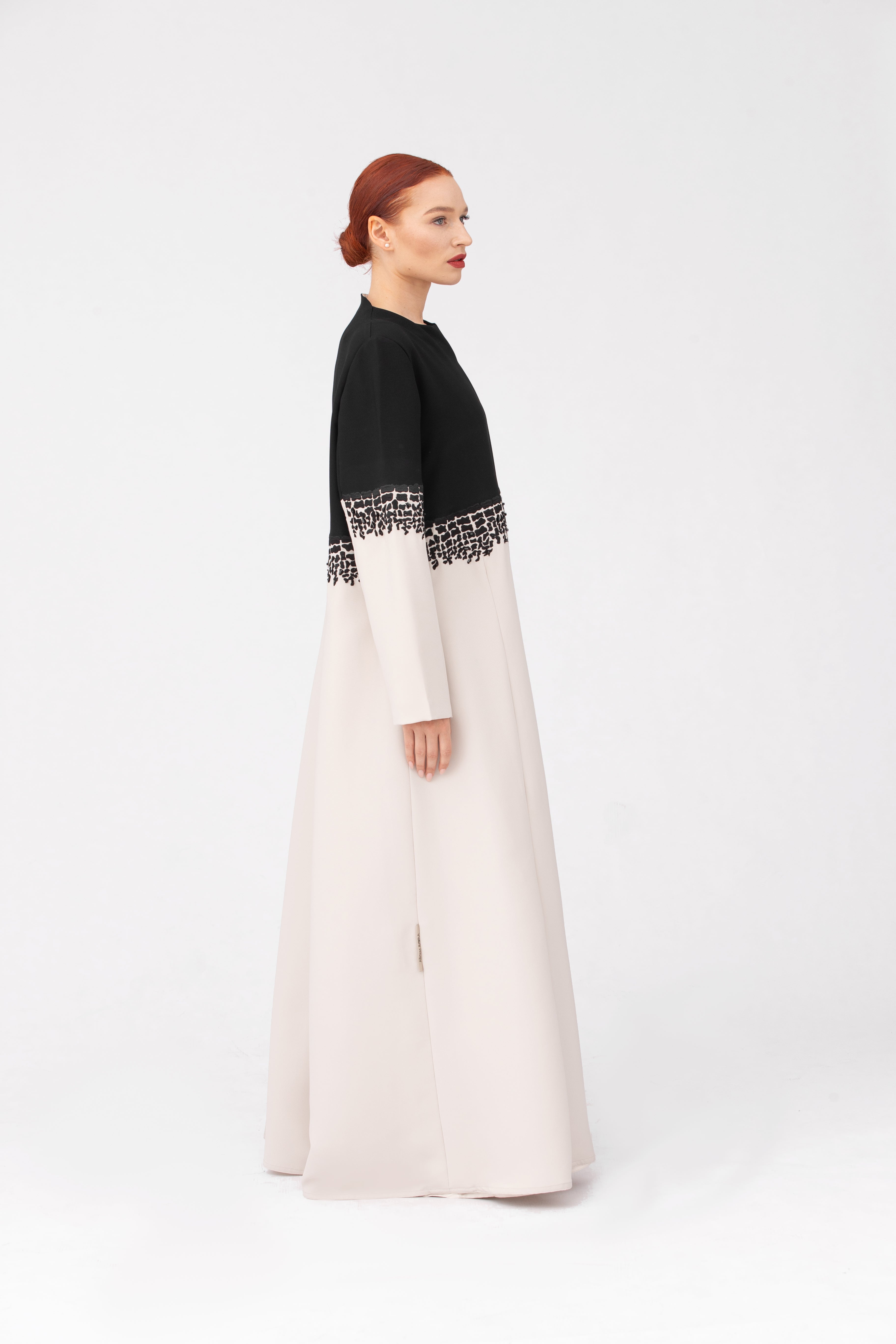 NR48 : Contrast Grace Abaya