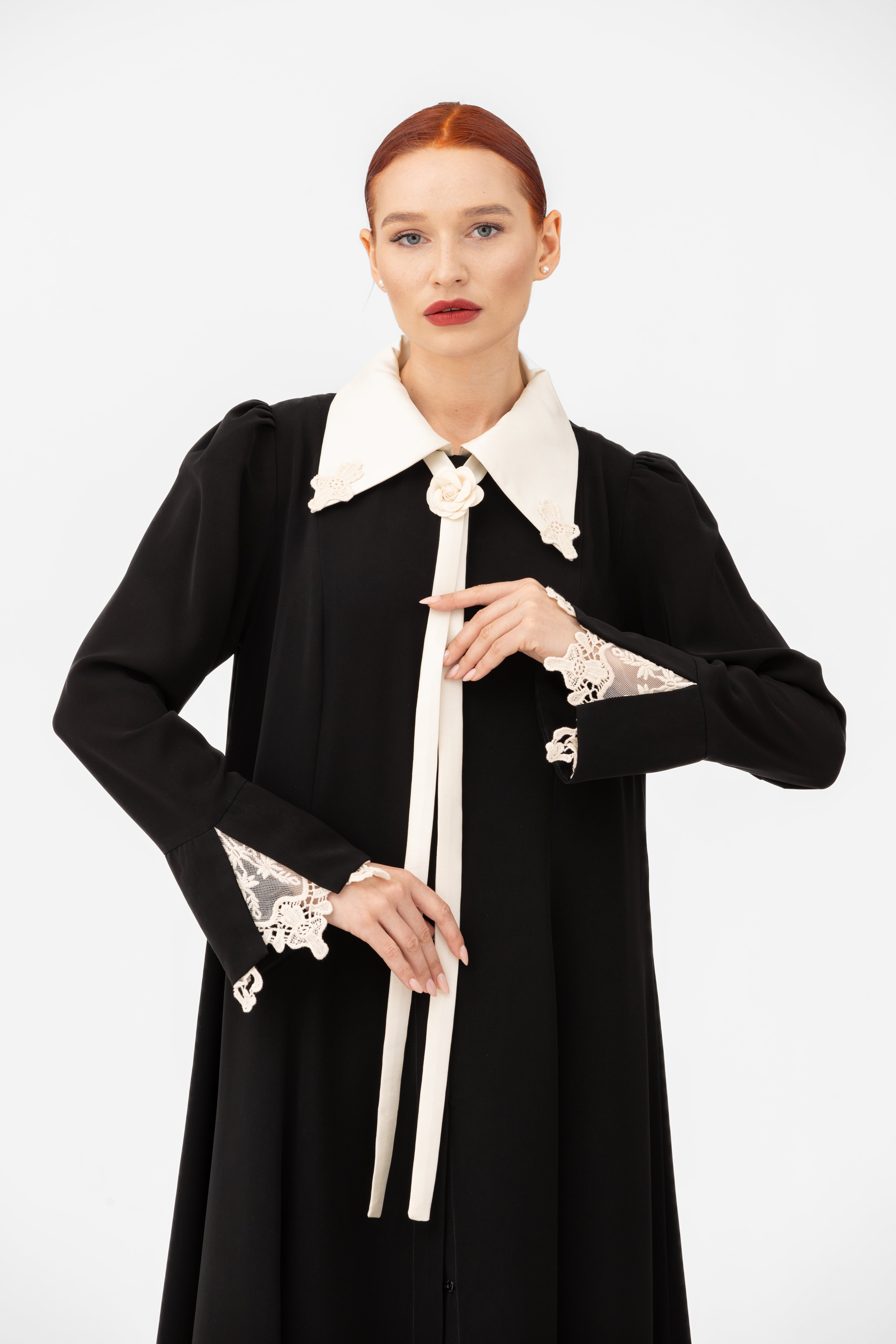 NR55 : Classic Collar Abaya