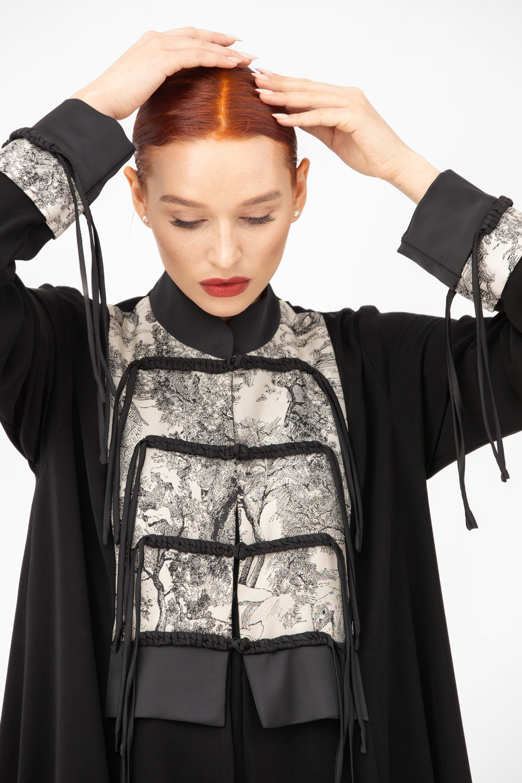 NR60 : Modern Contrast Abaya