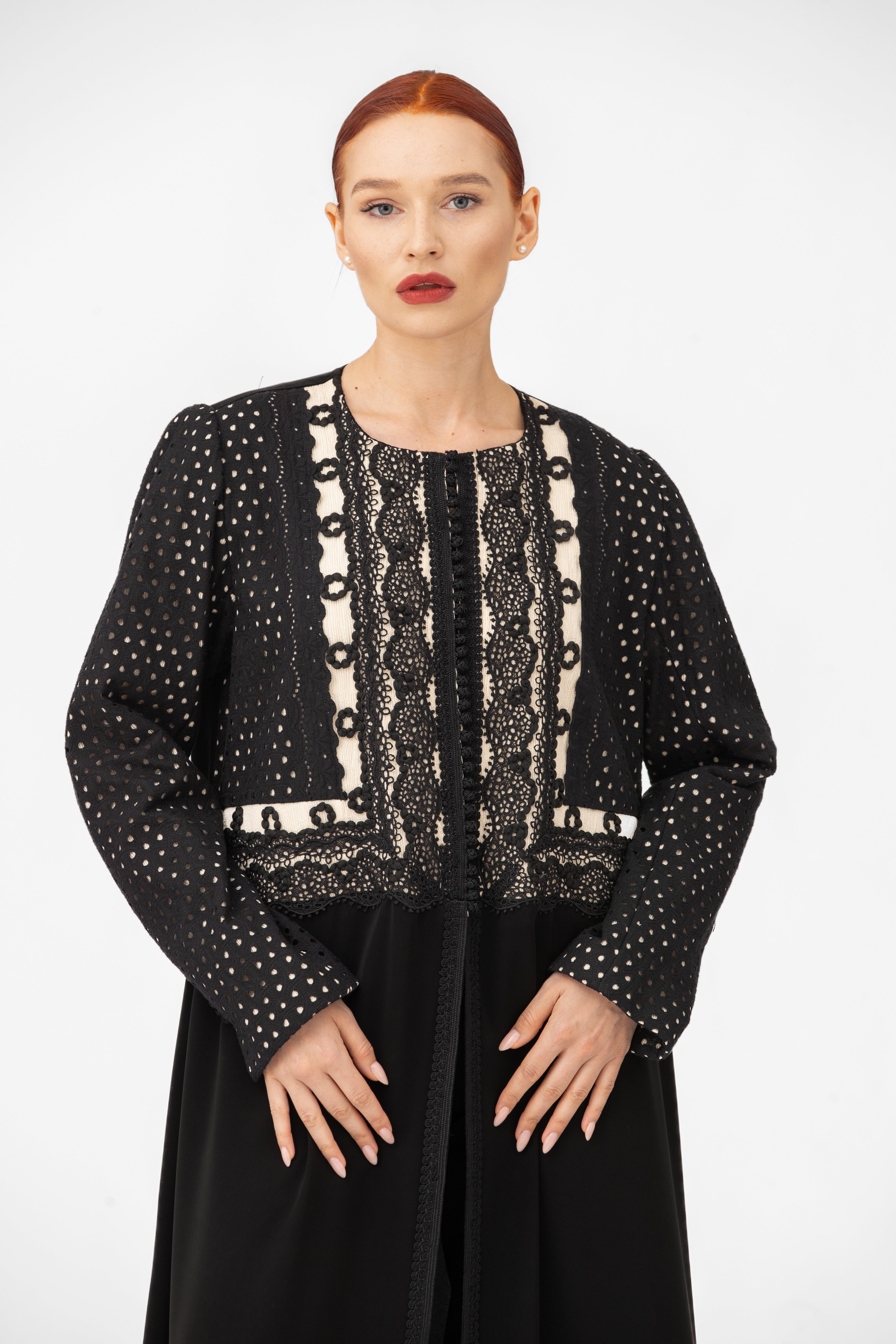 NR67 : Black Elegant Lace-Detail Abaya
