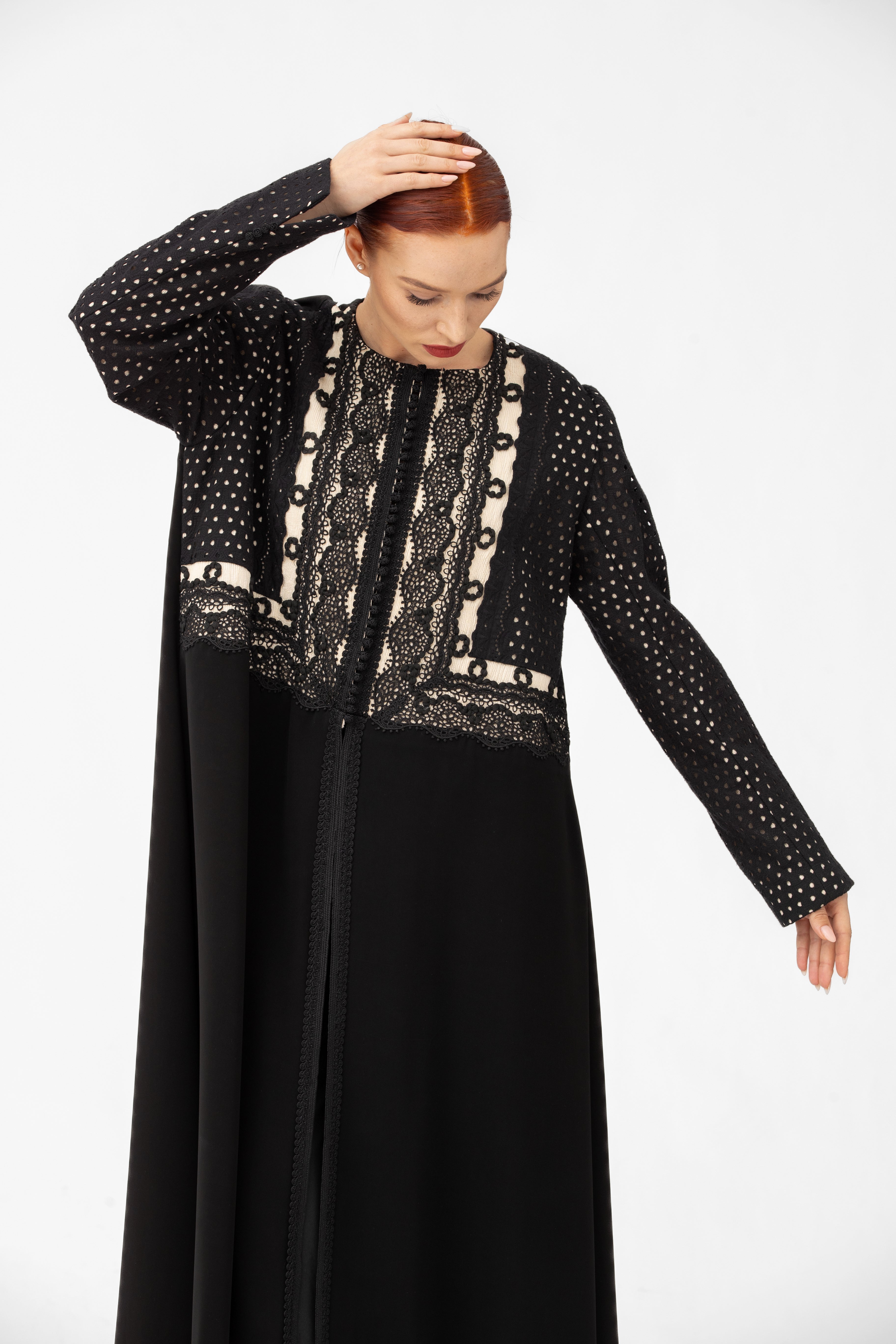 NR67 : Black Elegant Lace-Detail Abaya