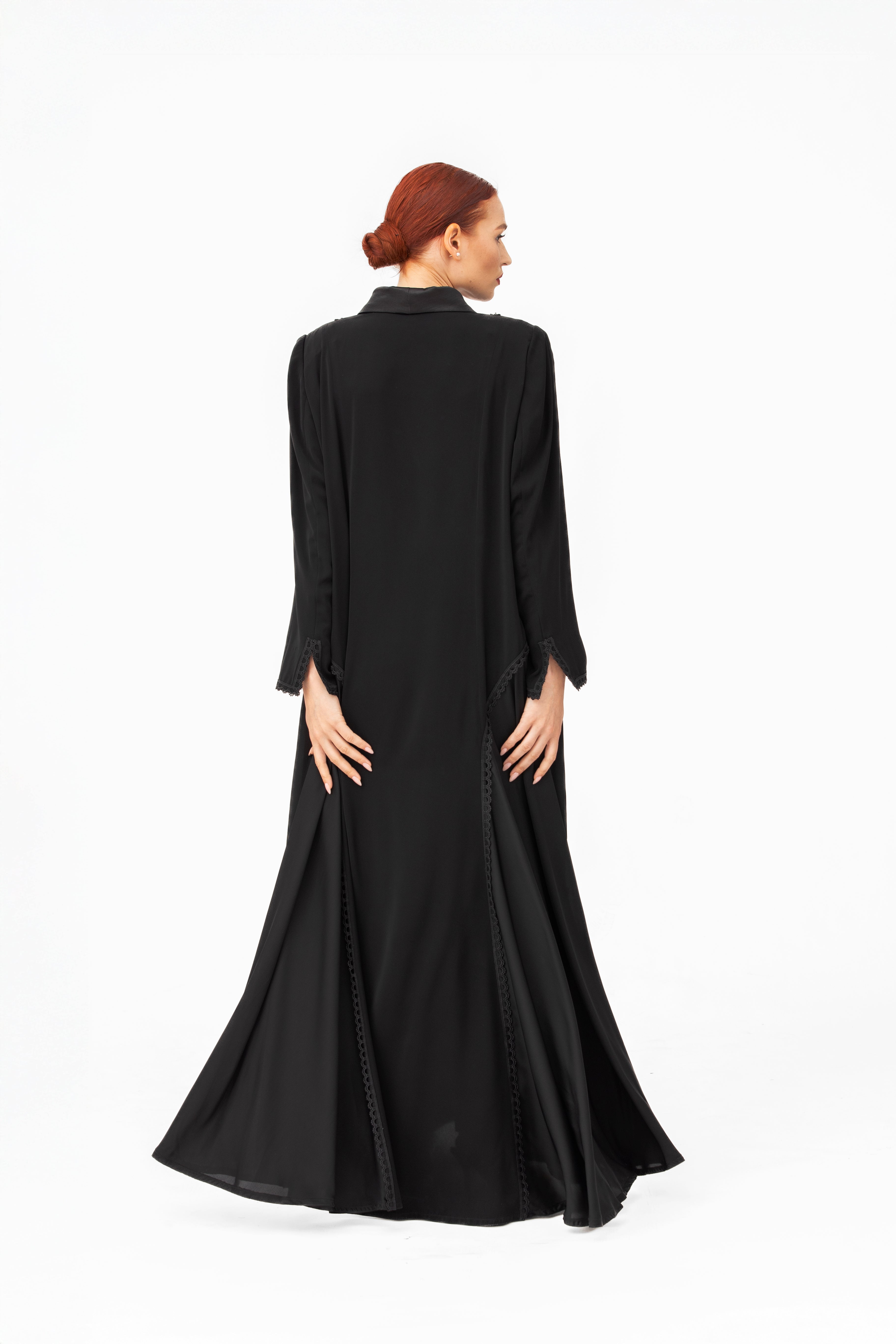 NR69 : Classic Lace Abaya