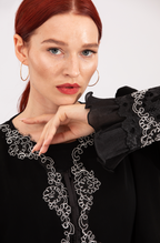 NR23 : Lace Touch Abaya